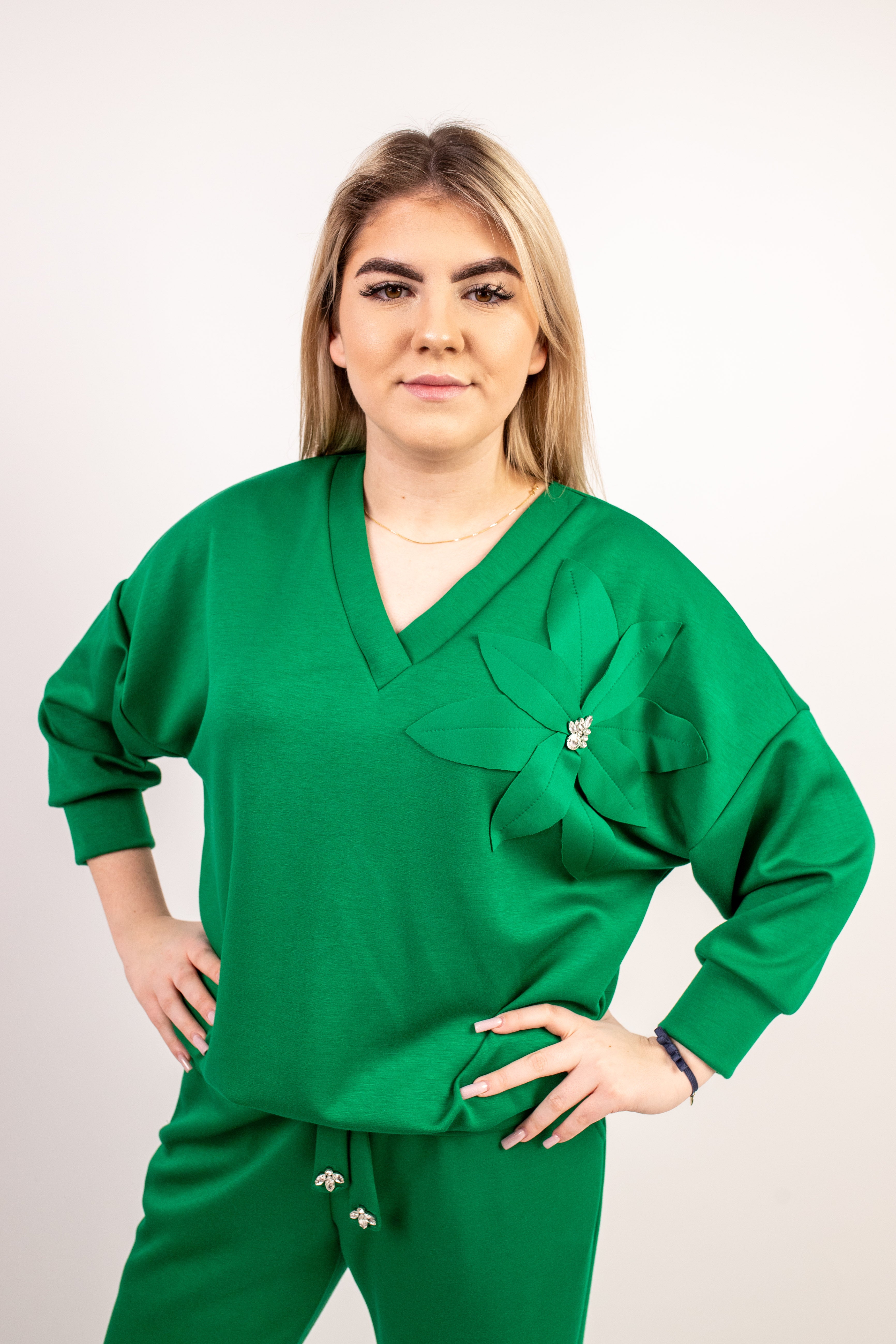 Elegancka bluza z dekoracyjną aplikacją Zielony