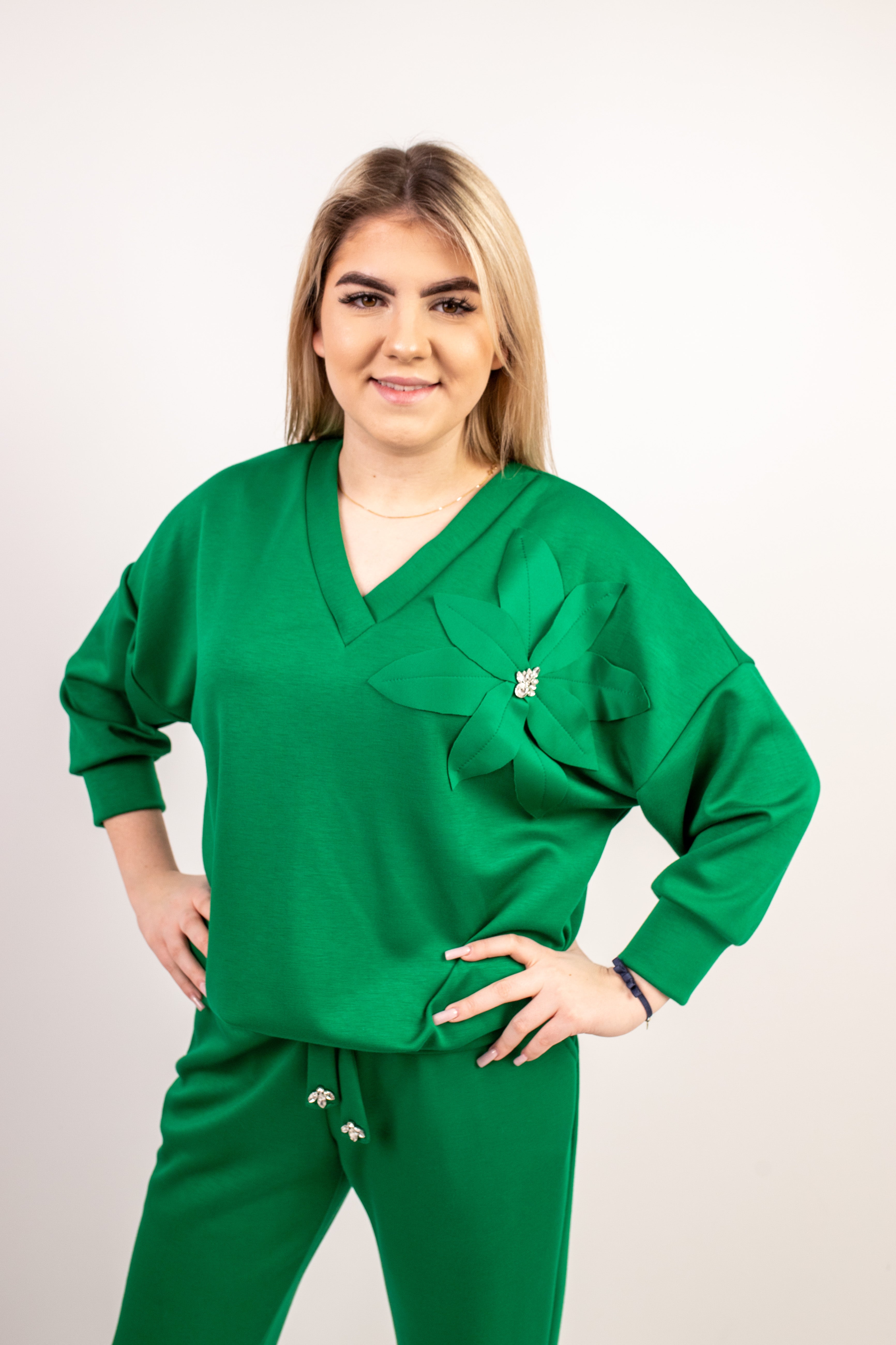 Elegancka bluza z dekoracyjną aplikacją Zielony