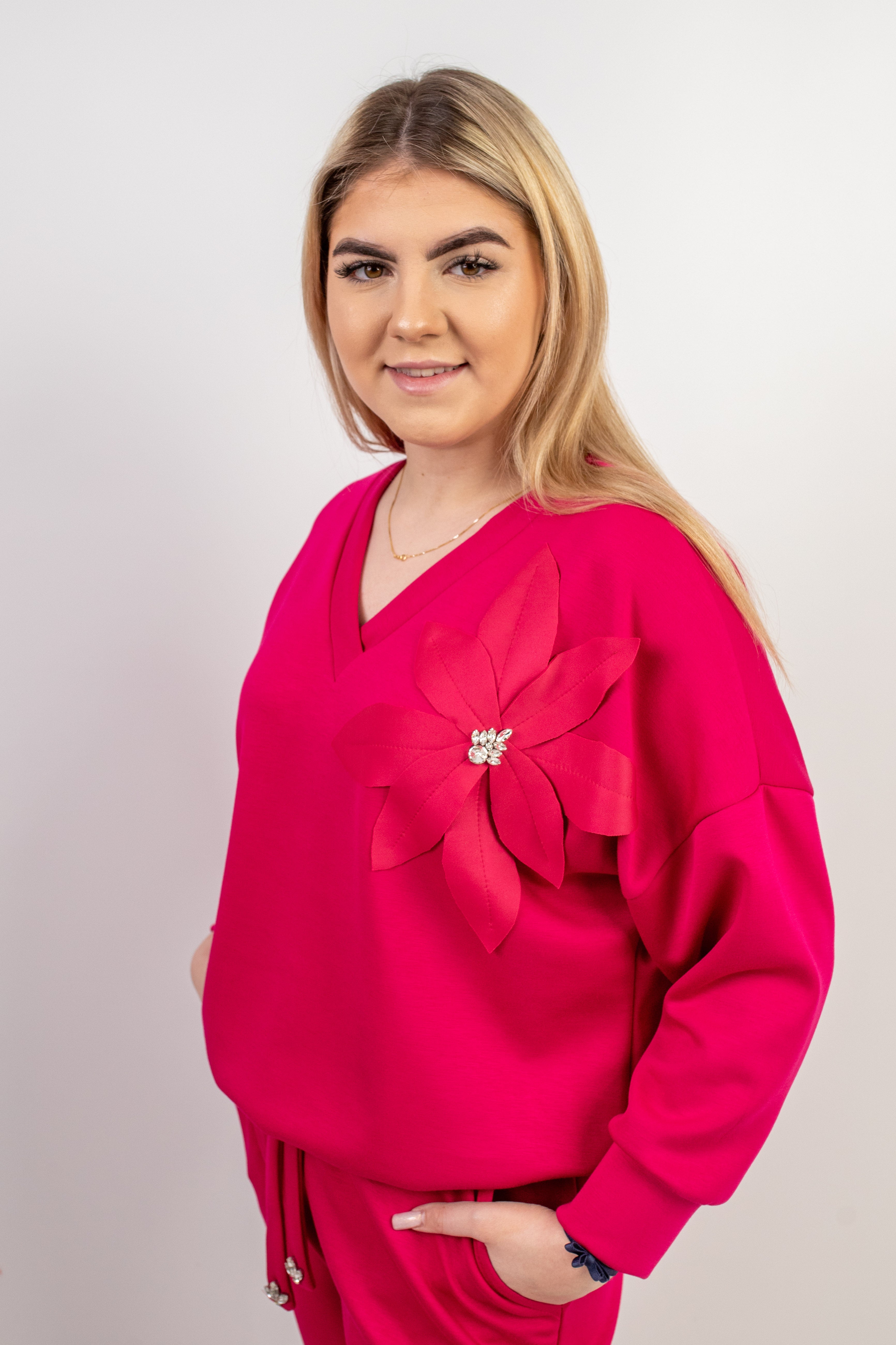 Elegancka bluza z dekoracyjną aplikacją Fuksja