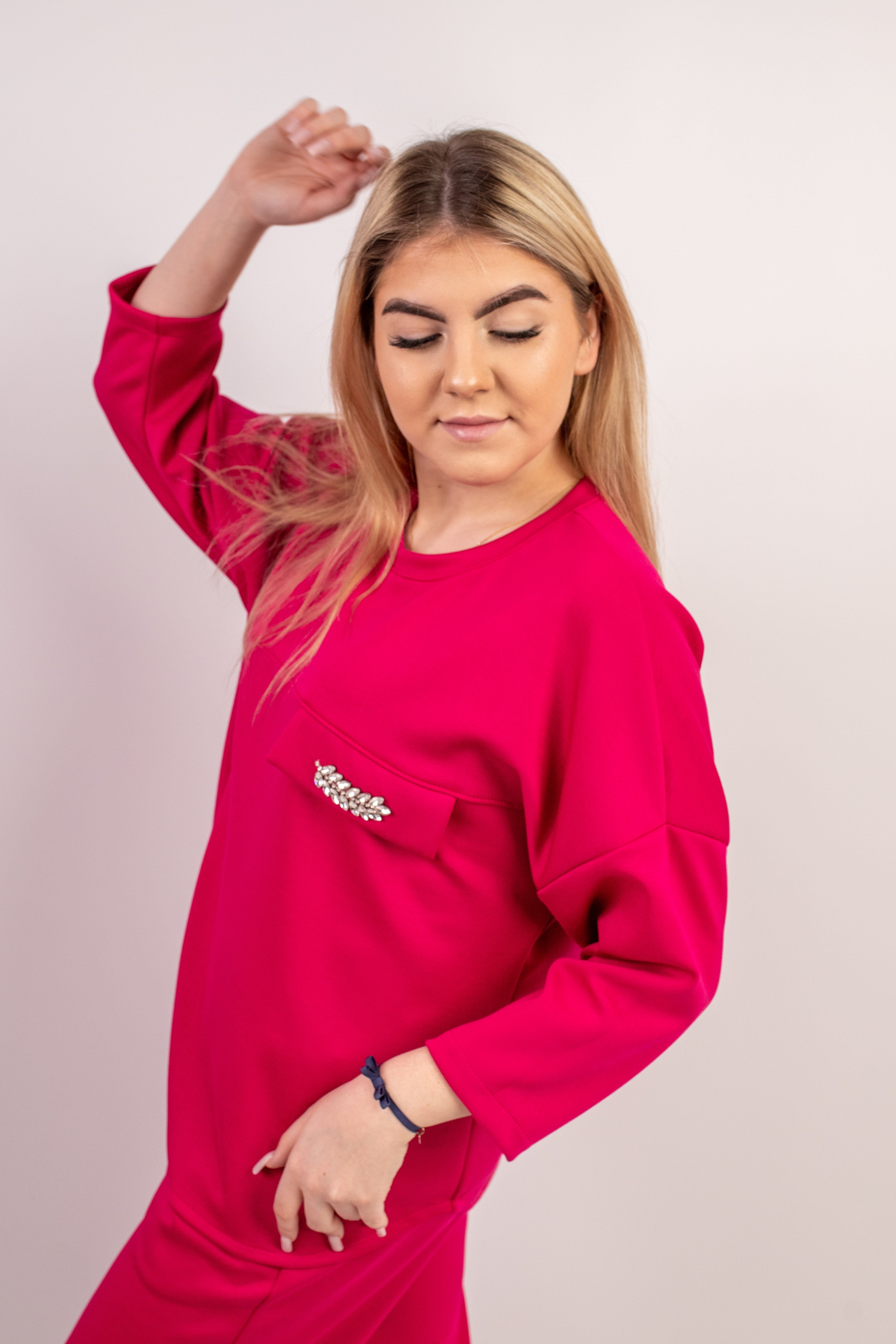 Kobieca bluza z ozdobnym detalem Fuksja