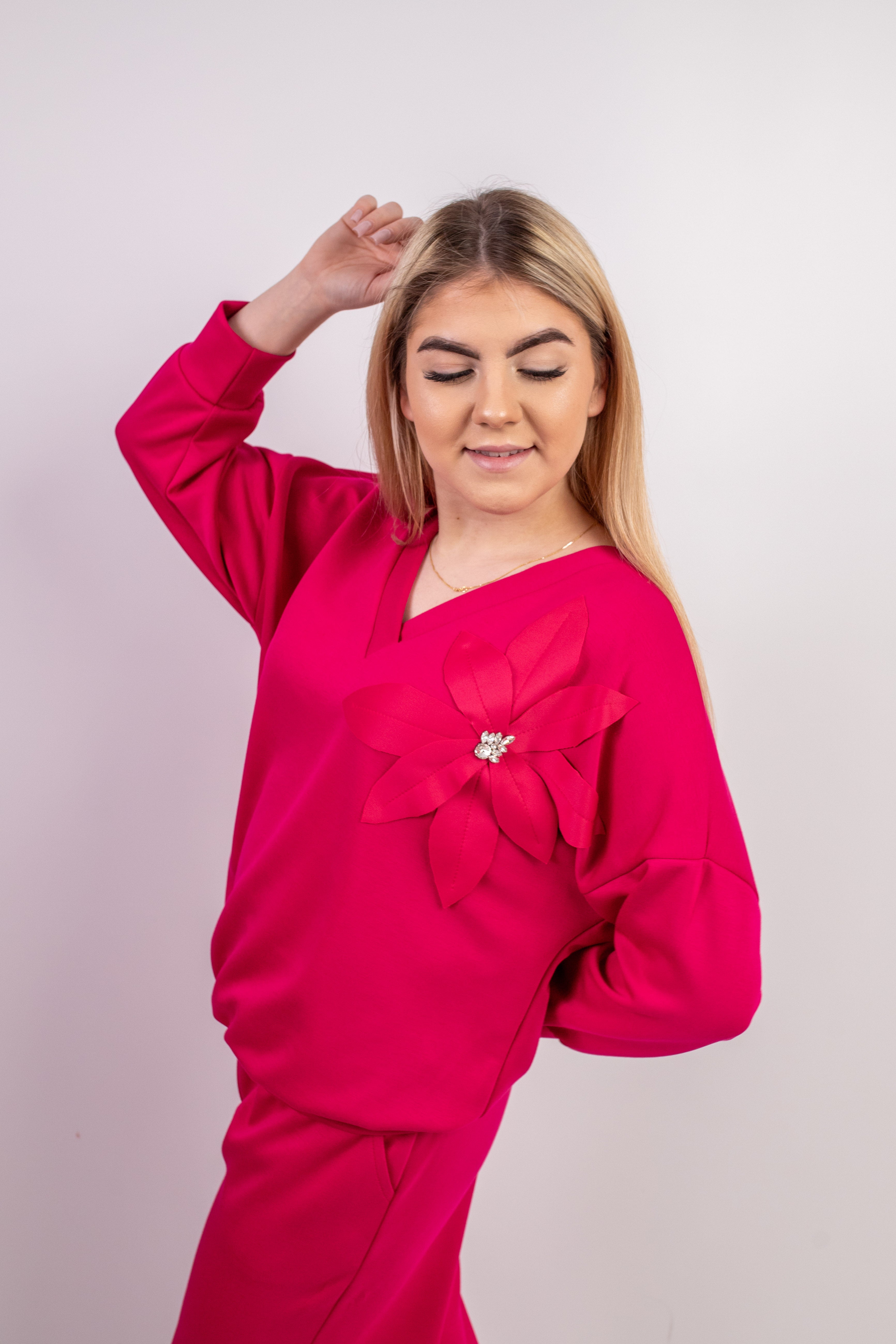Elegancka bluza z dekoracyjną aplikacją Fuksja
