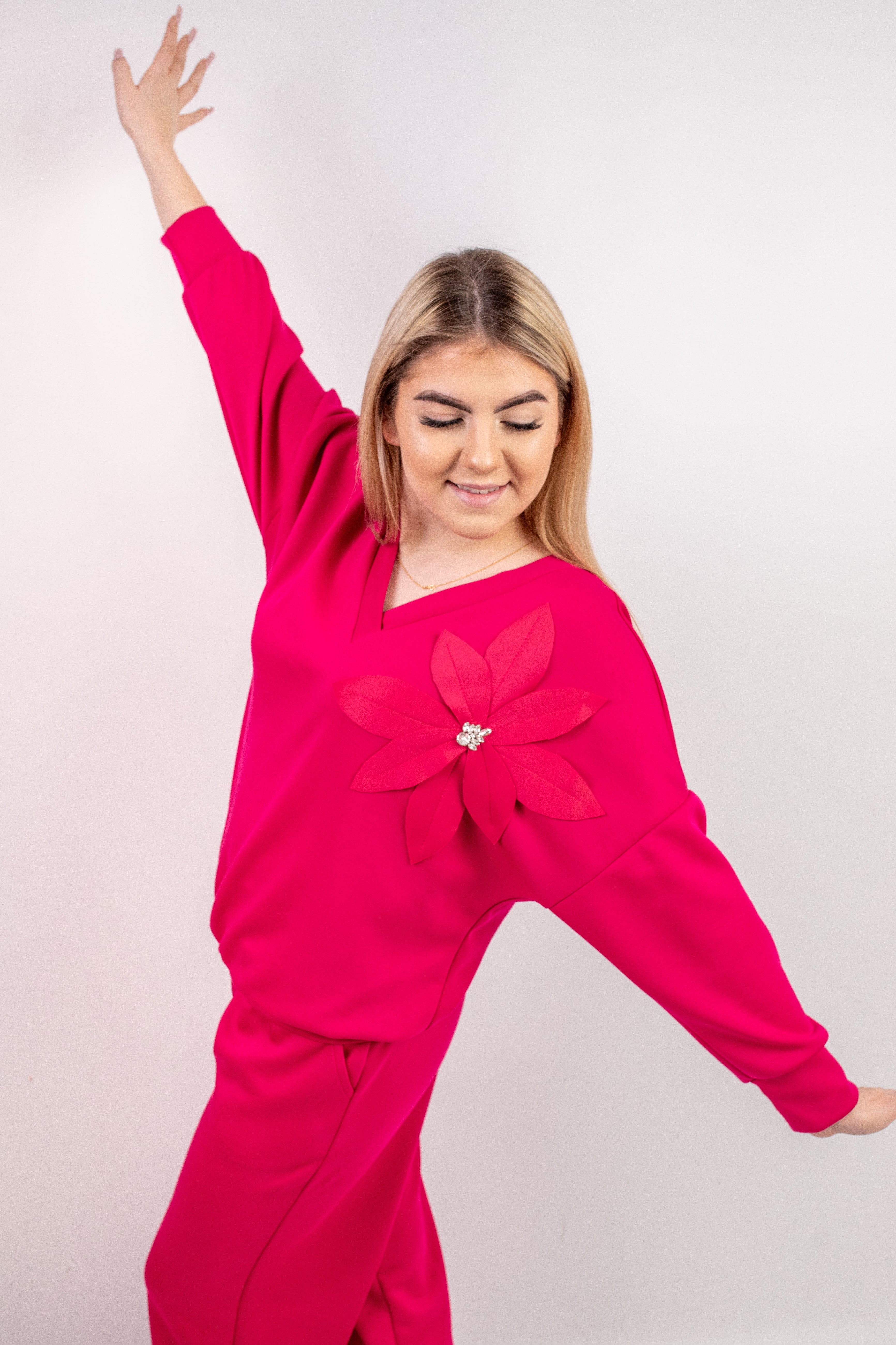 Elegancka bluza z dekoracyjną aplikacją Fuksja