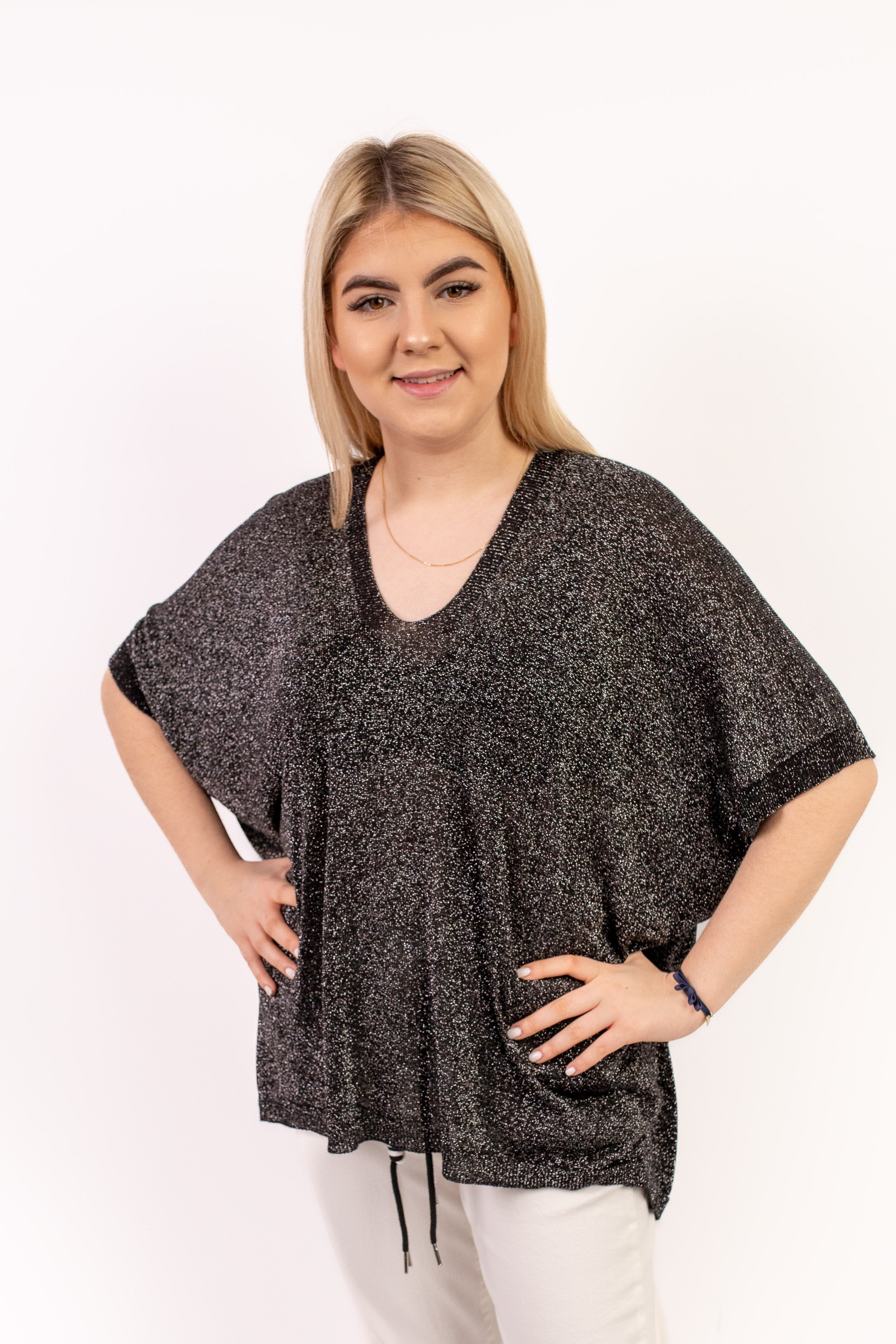 Włoski sweter damski oversize ze srebrną nitką Czarny