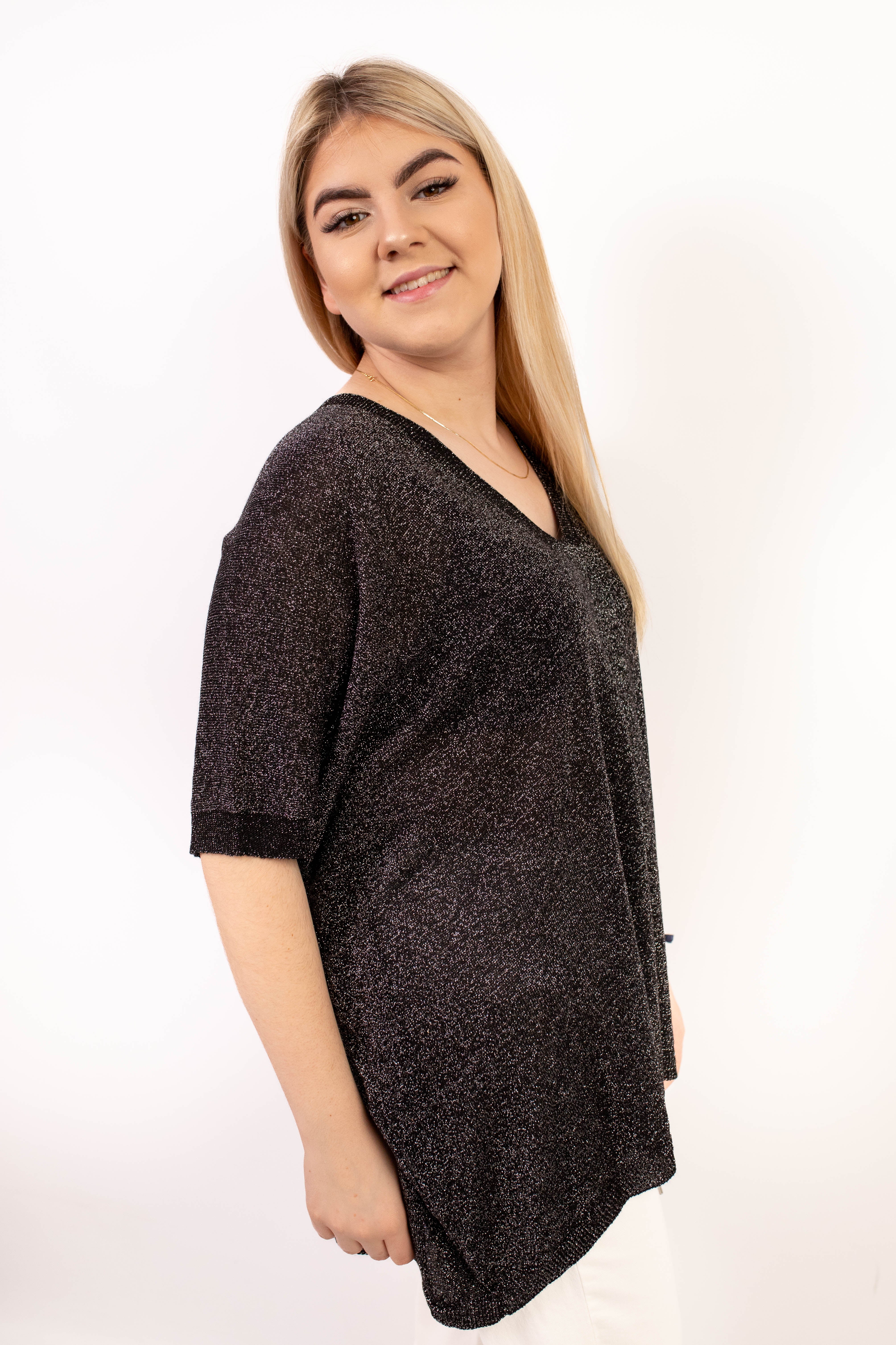 Włoski sweter damski oversize ze srebrną nitką Czarny