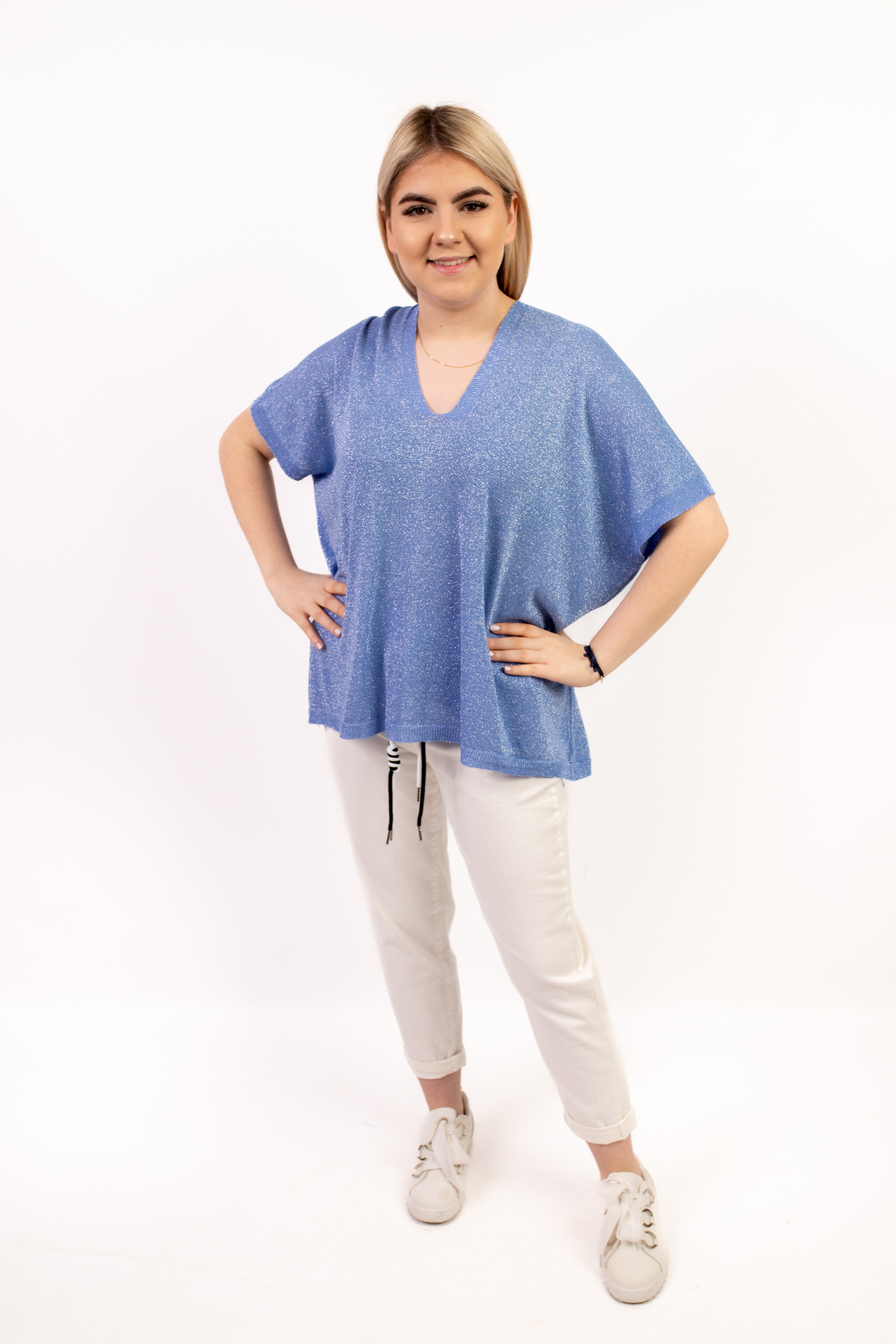 Włoski sweter damski oversize ze srebrną nitką Błękit