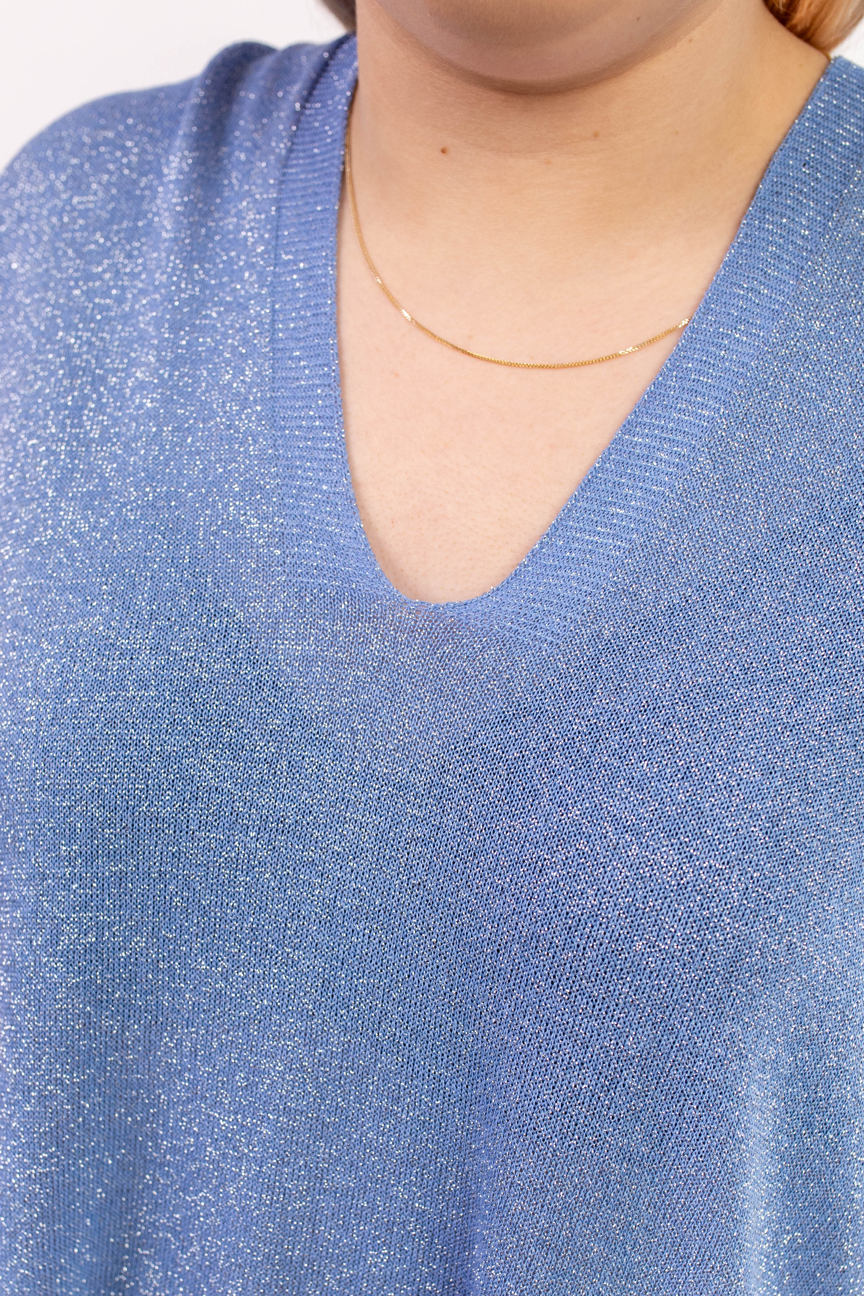 Włoski sweter damski oversize ze srebrną nitką Błękit