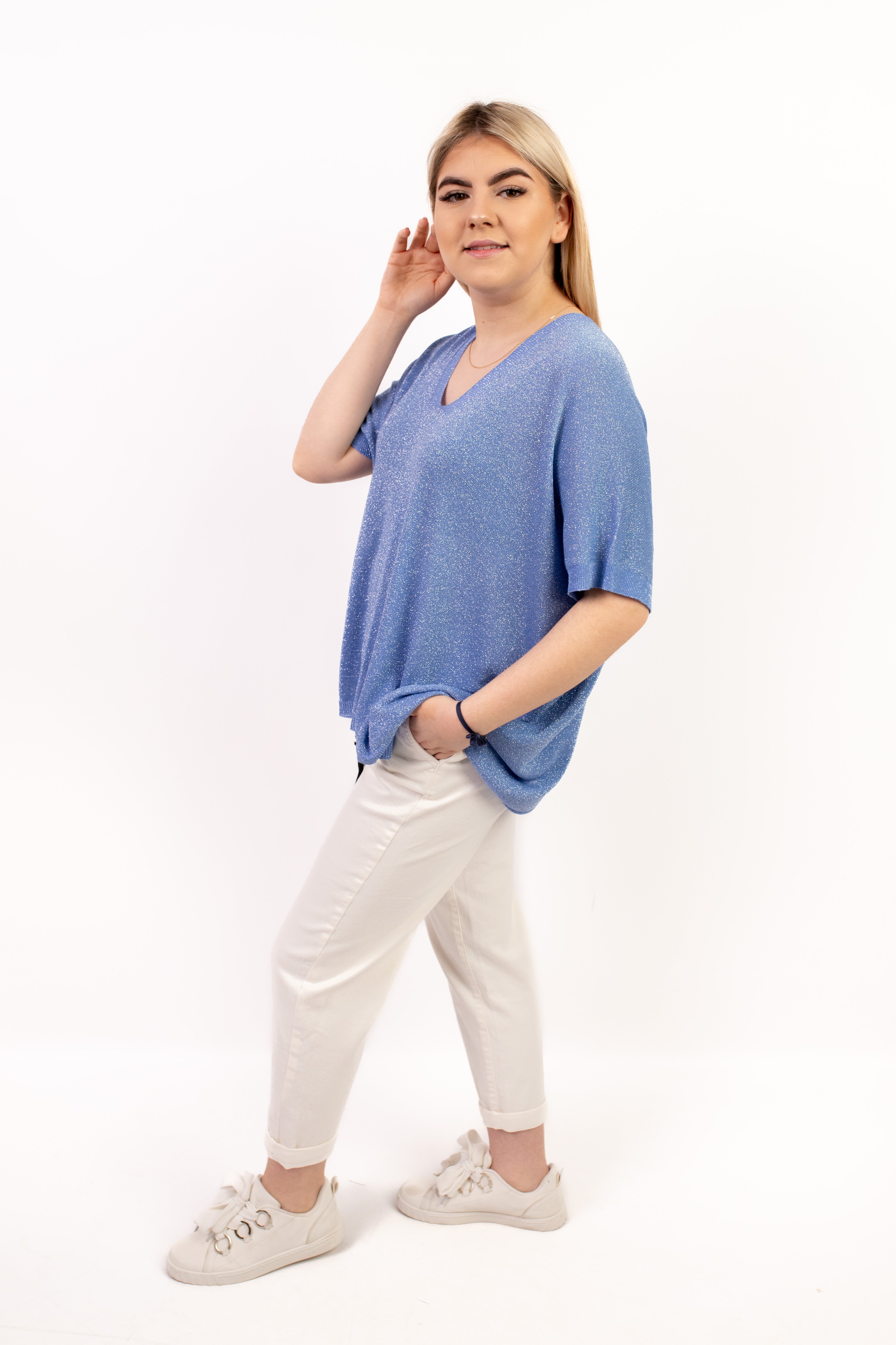 Włoski sweter damski oversize ze srebrną nitką Błękit