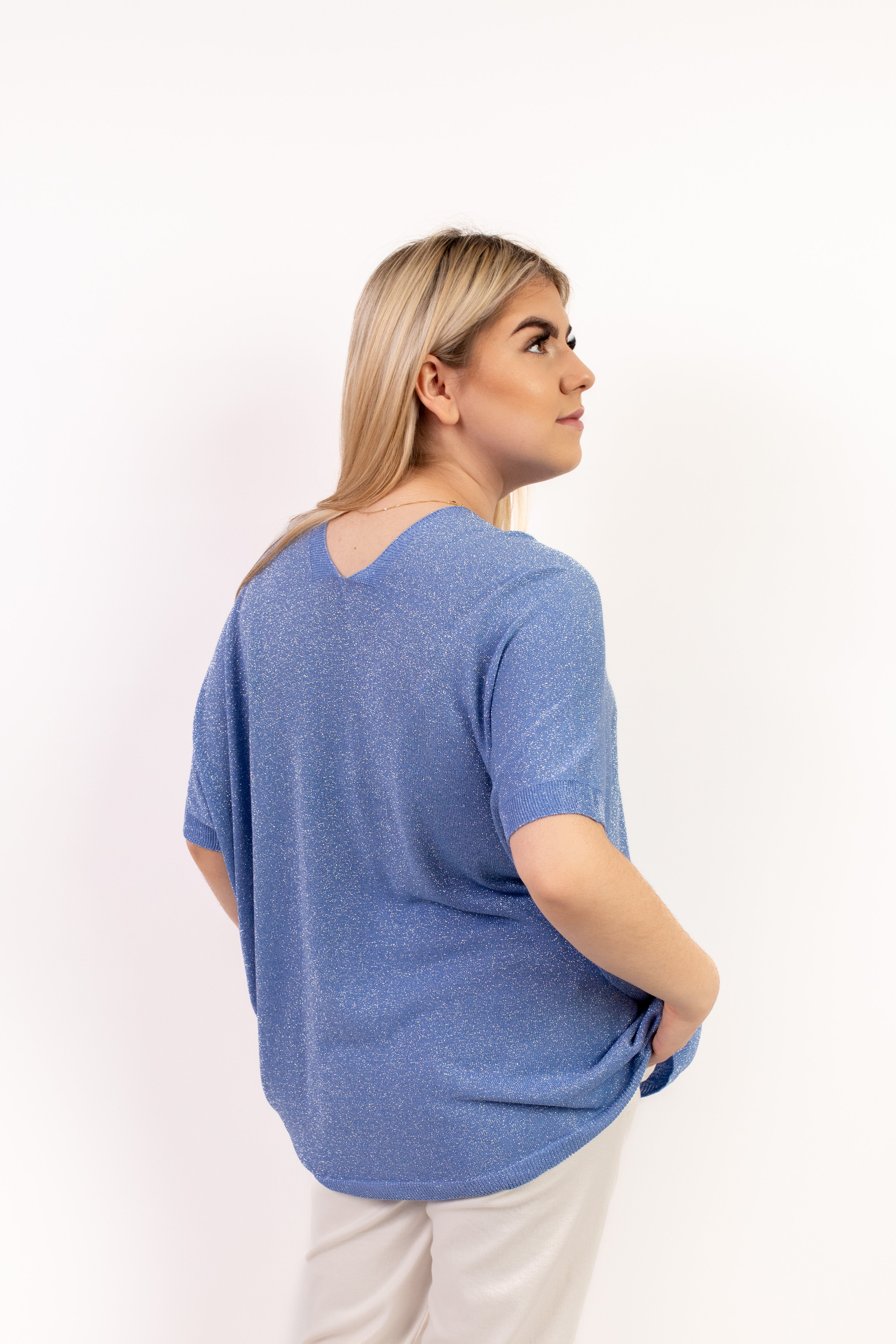 Włoski sweter damski oversize ze srebrną nitką Błękit