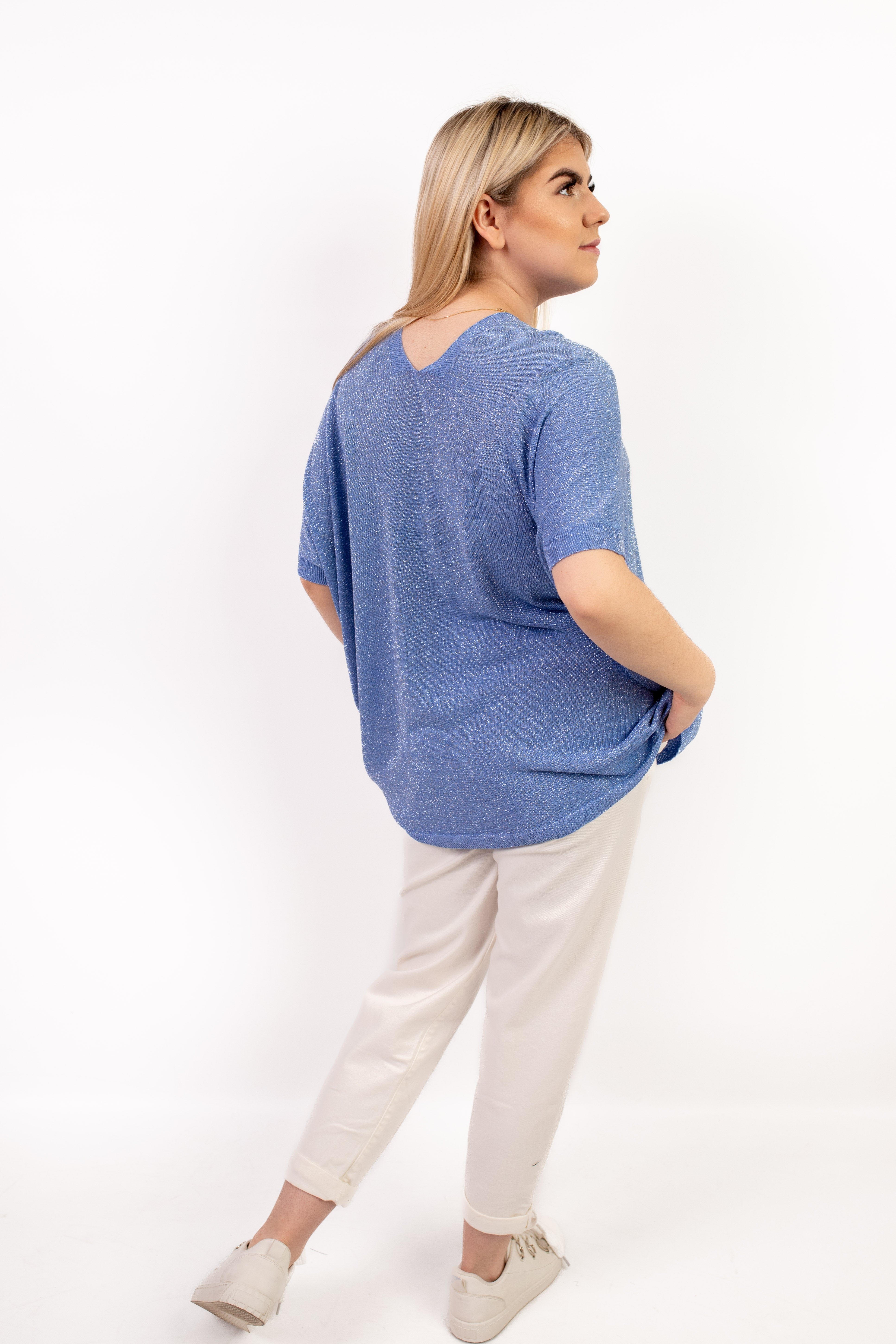 Włoski sweter damski oversize ze srebrną nitką Błękit