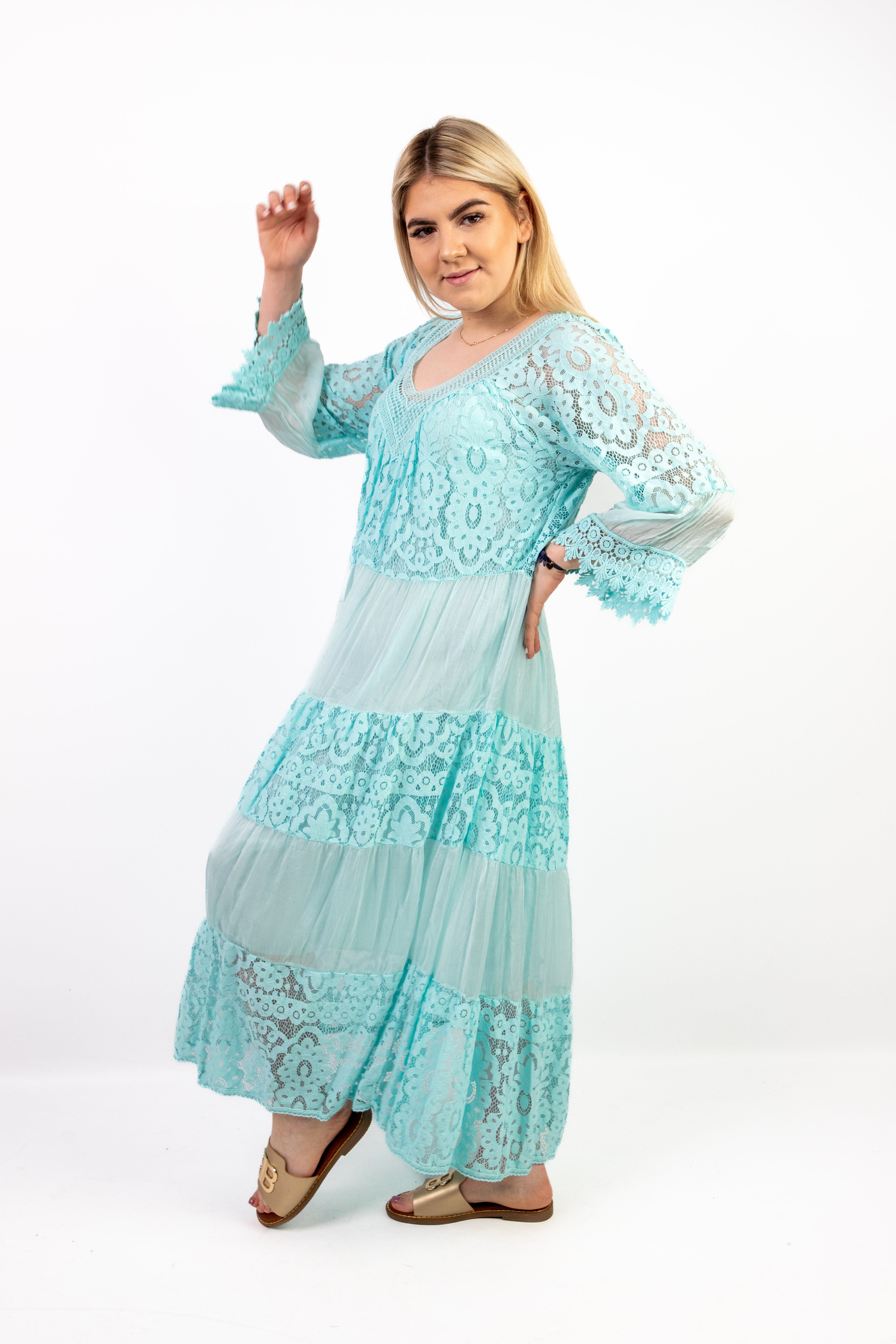 Włoska sukienka maxi z jedwabiu z koronkowymi wstawkami Mięta