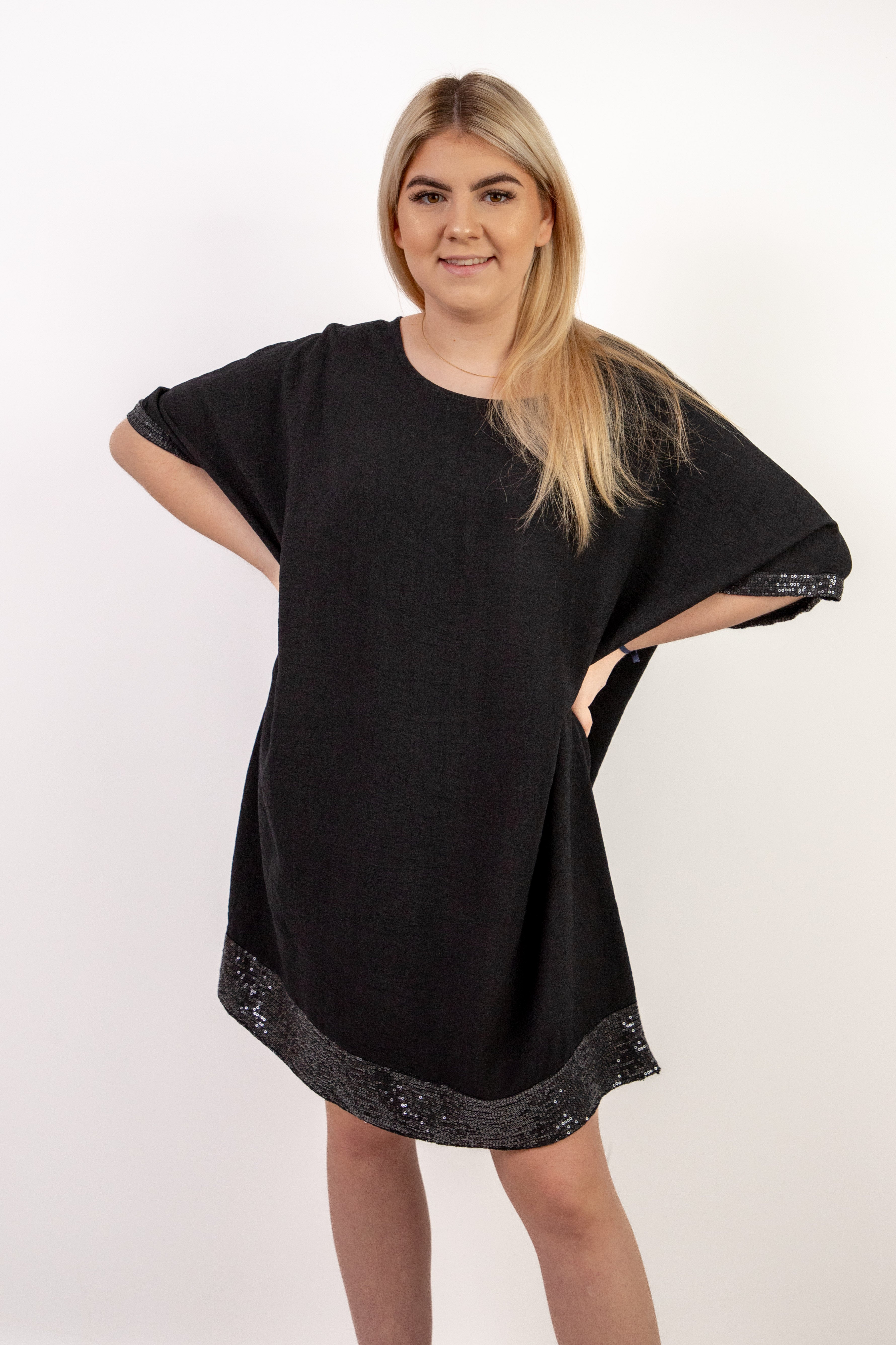 Włoska sukienka z kokardą i subtelnym połyskiem Czarny