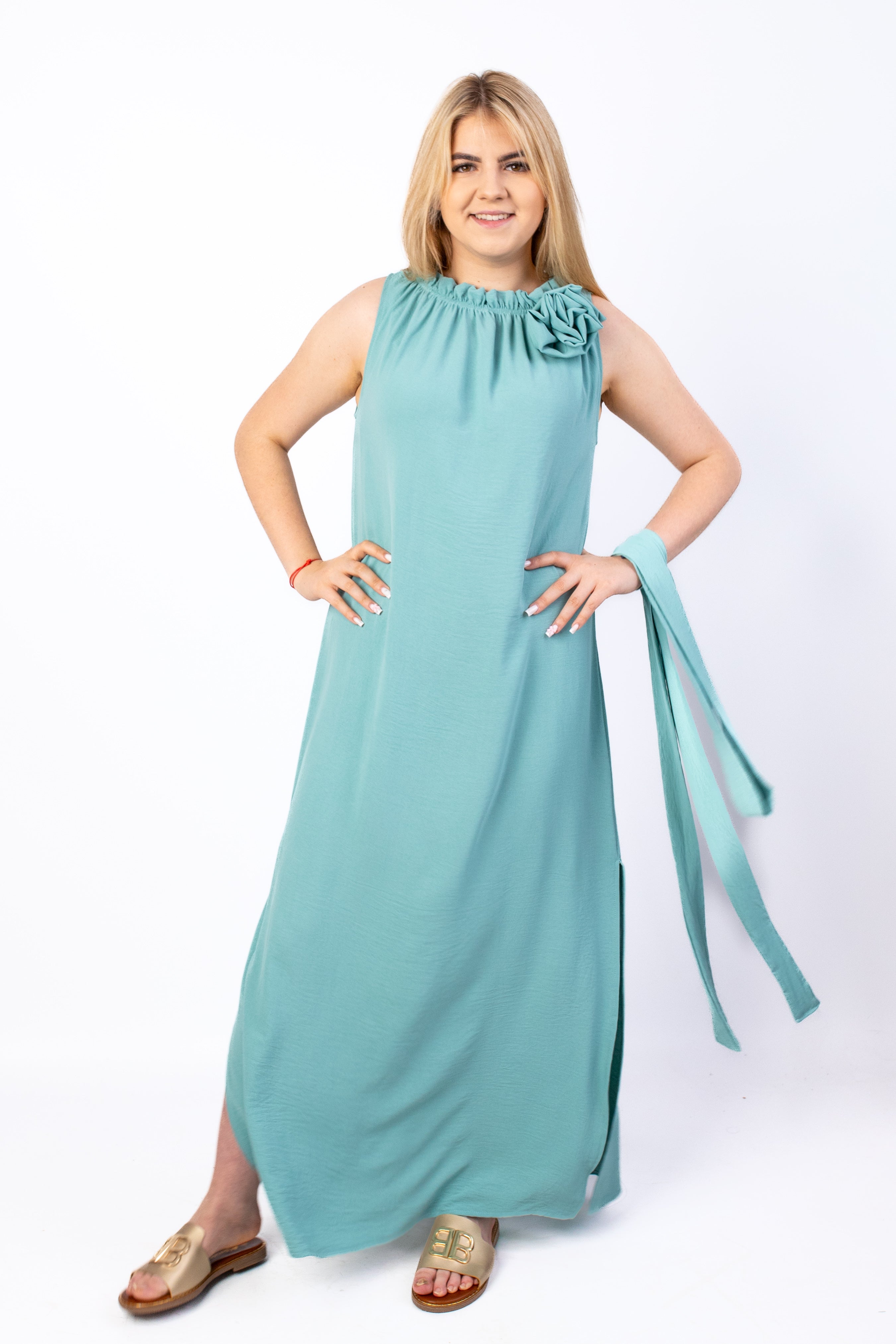 Zwiewna elegancka sukienka z piękną ozdobą Szałwia