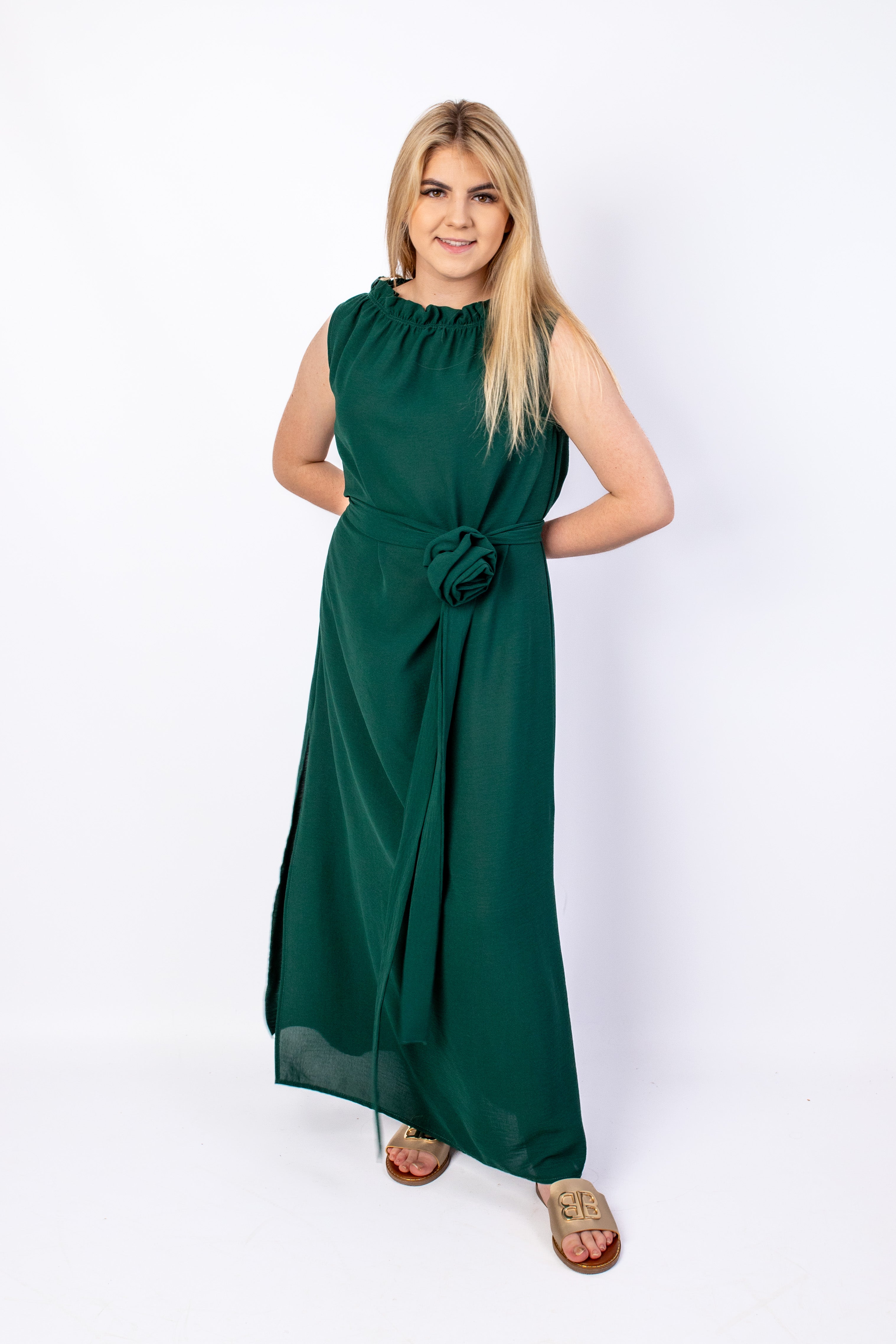 Zwiewna elegancka sukienka z piękną ozdobą Butelka
