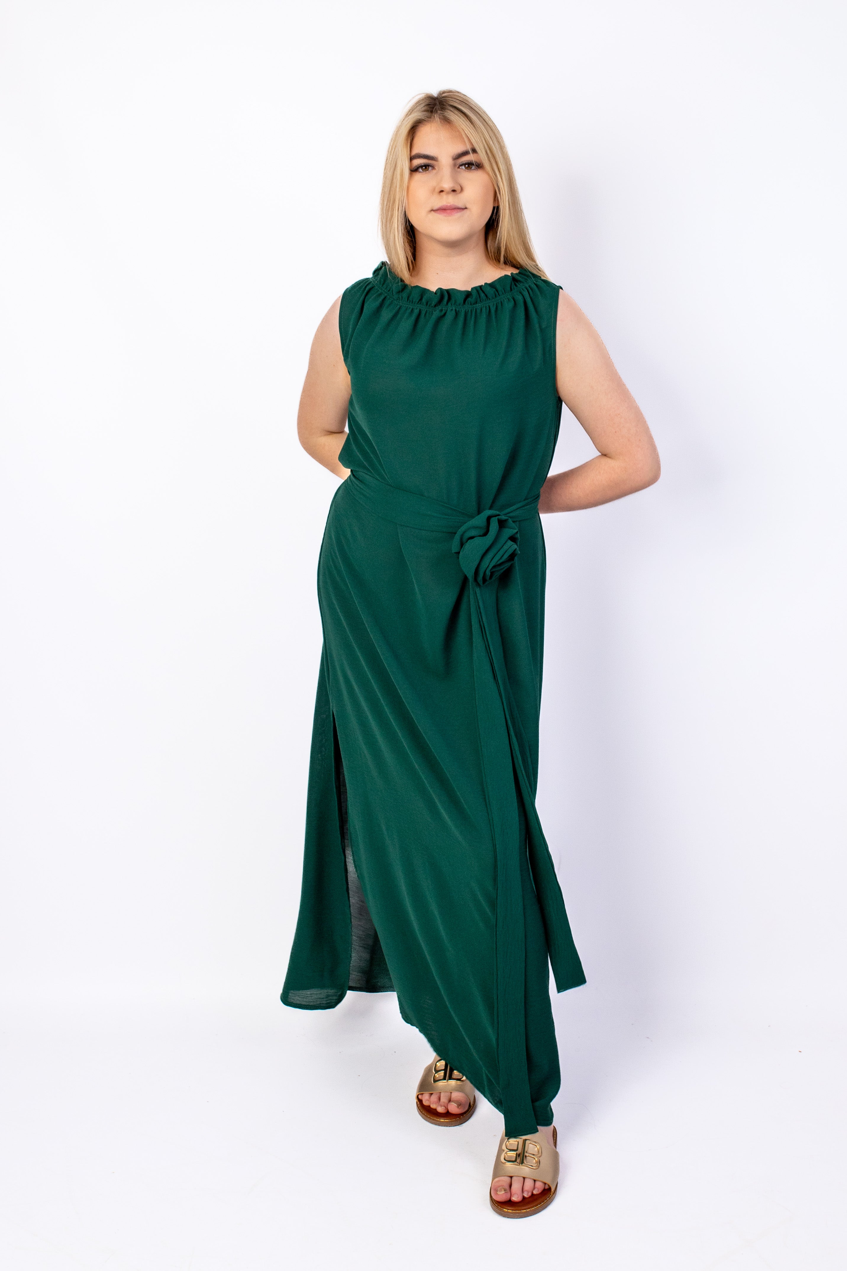 Zwiewna elegancka sukienka z piękną ozdobą Butelka