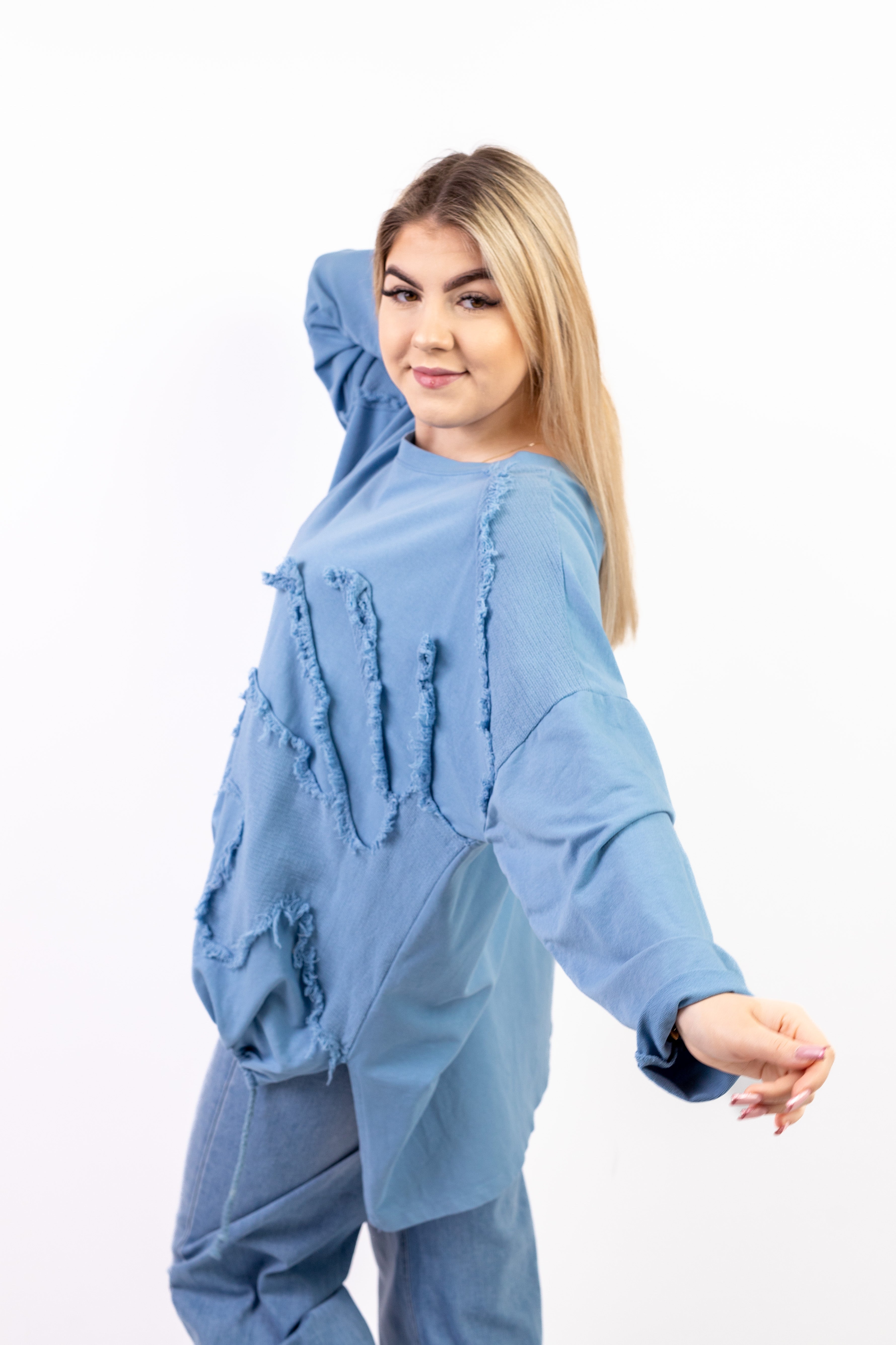 Włoska bluzka oversize z dekoracyjnymi przeszyciami i regulowanym dołem Błękit