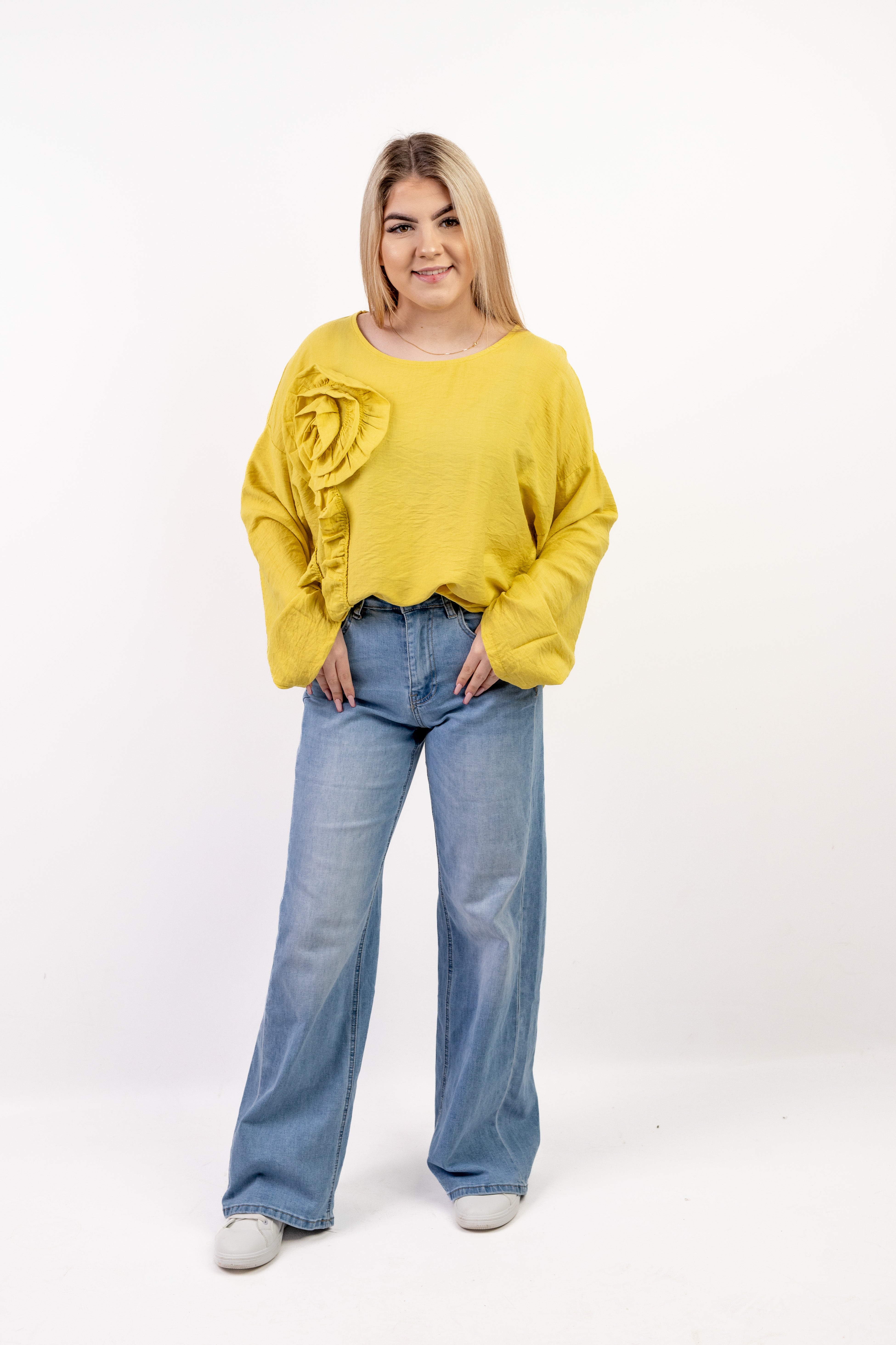 Włoska bluzka oversize z dekoracyjną różą z wiskozy Limonka