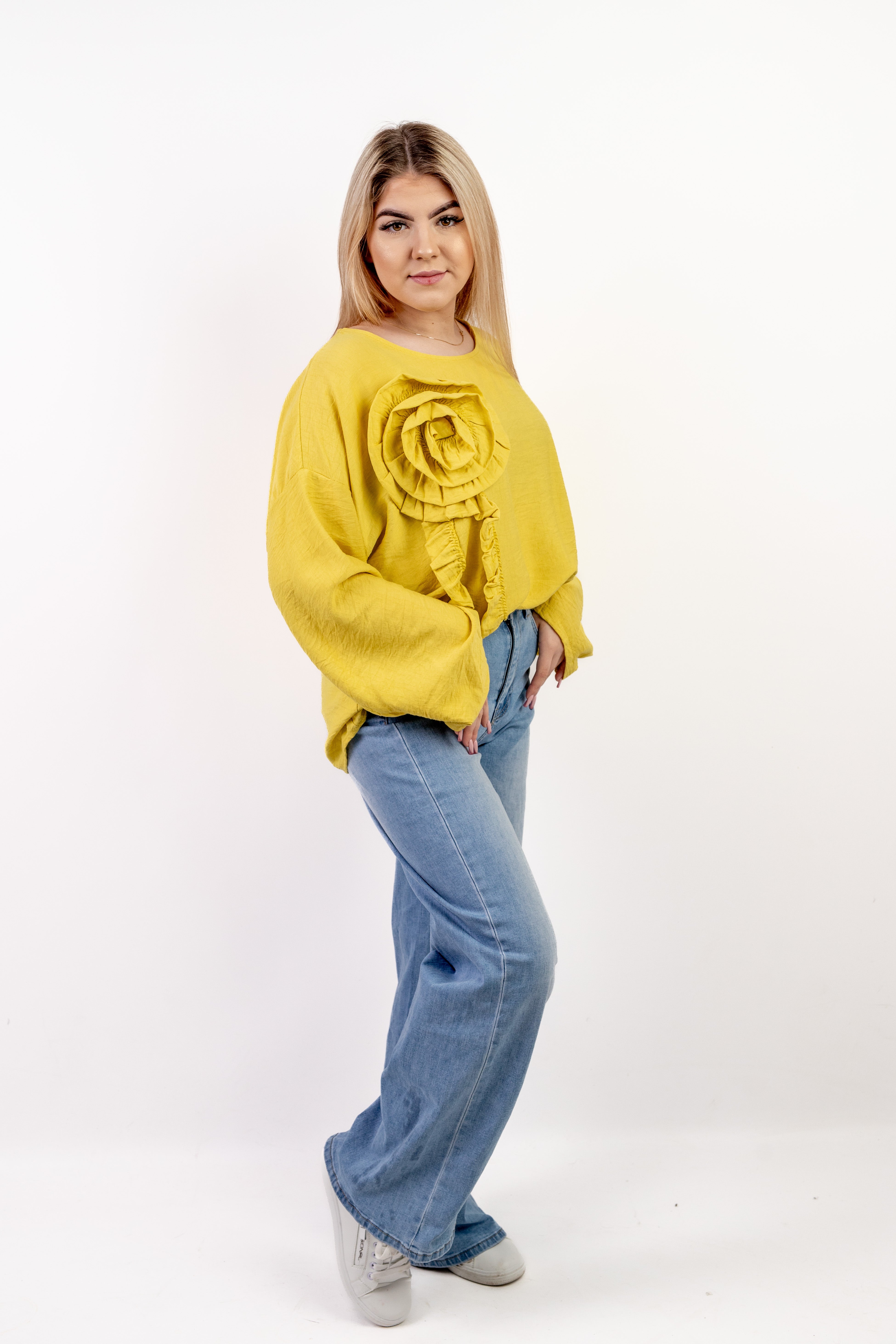 Włoska bluzka oversize z dekoracyjną różą z wiskozy Limonka