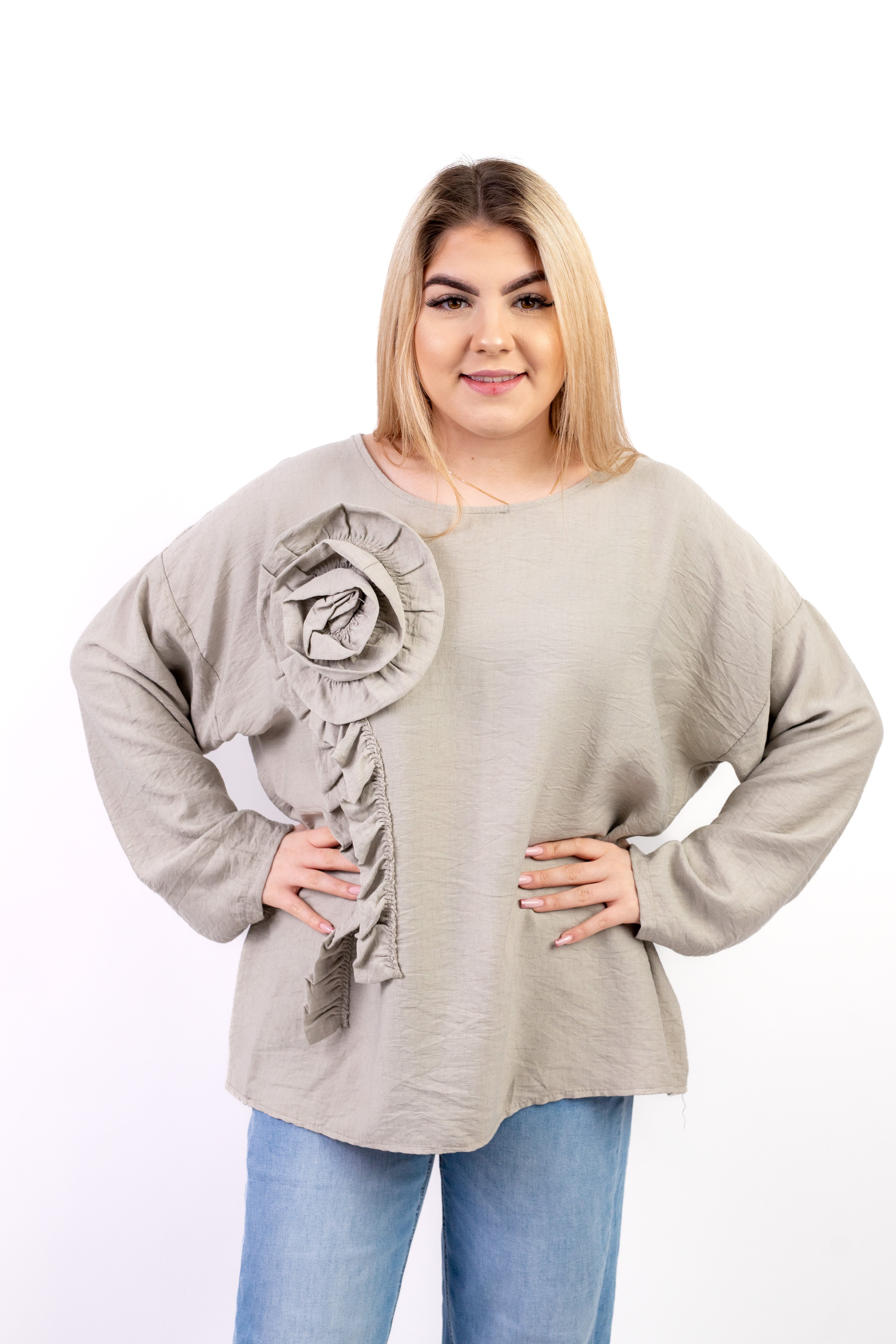 Włoska bluzka oversize z dekoracyjną różą z wiskozy Jasny beż