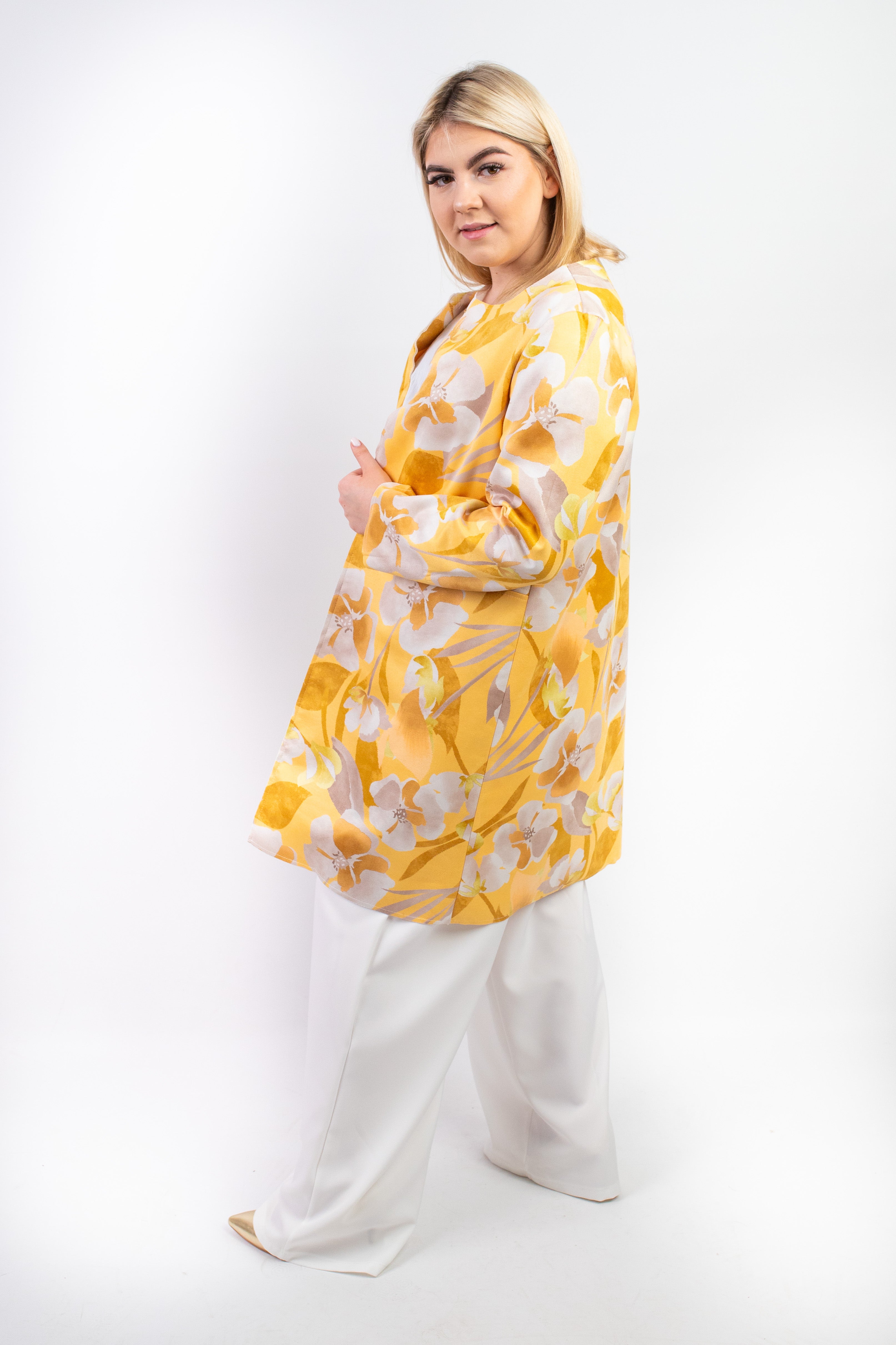 Włoski elegancki lekki wiosenny płaszcz bez zapięcia Wzór 1