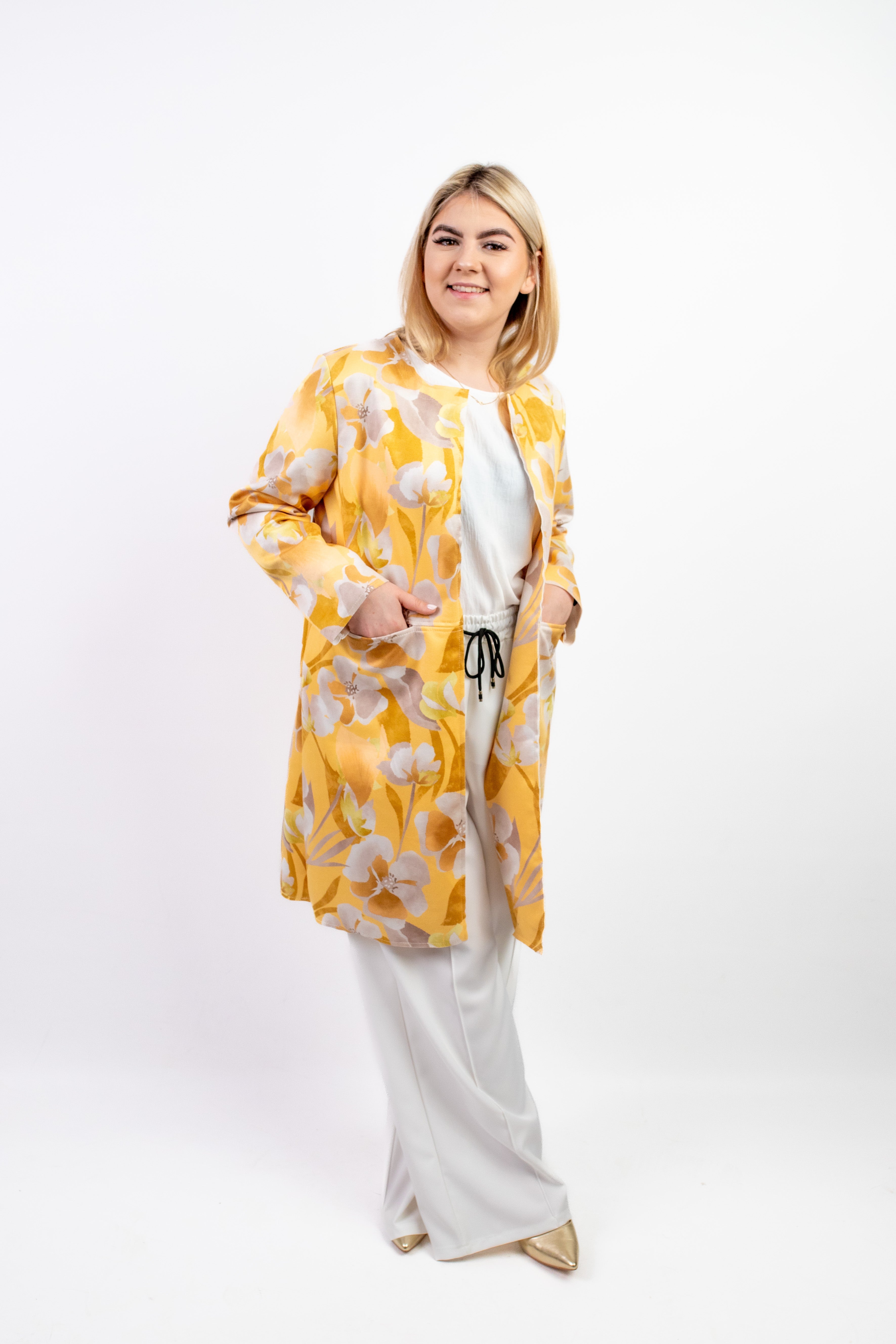 Włoski elegancki lekki wiosenny płaszcz bez zapięcia Wzór 1