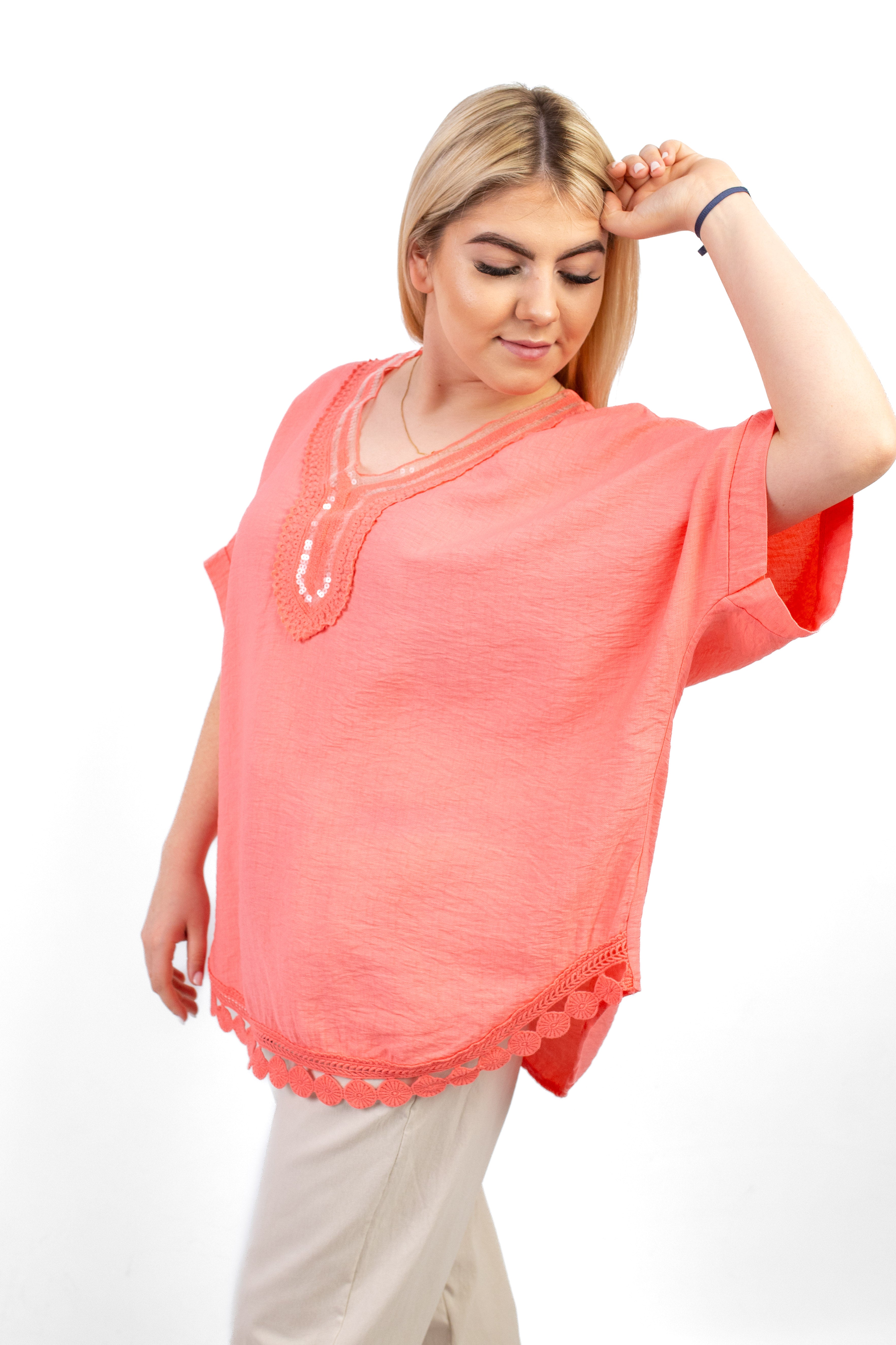 Włoska bluzka oversize z koronkowym wykończeniem Koral