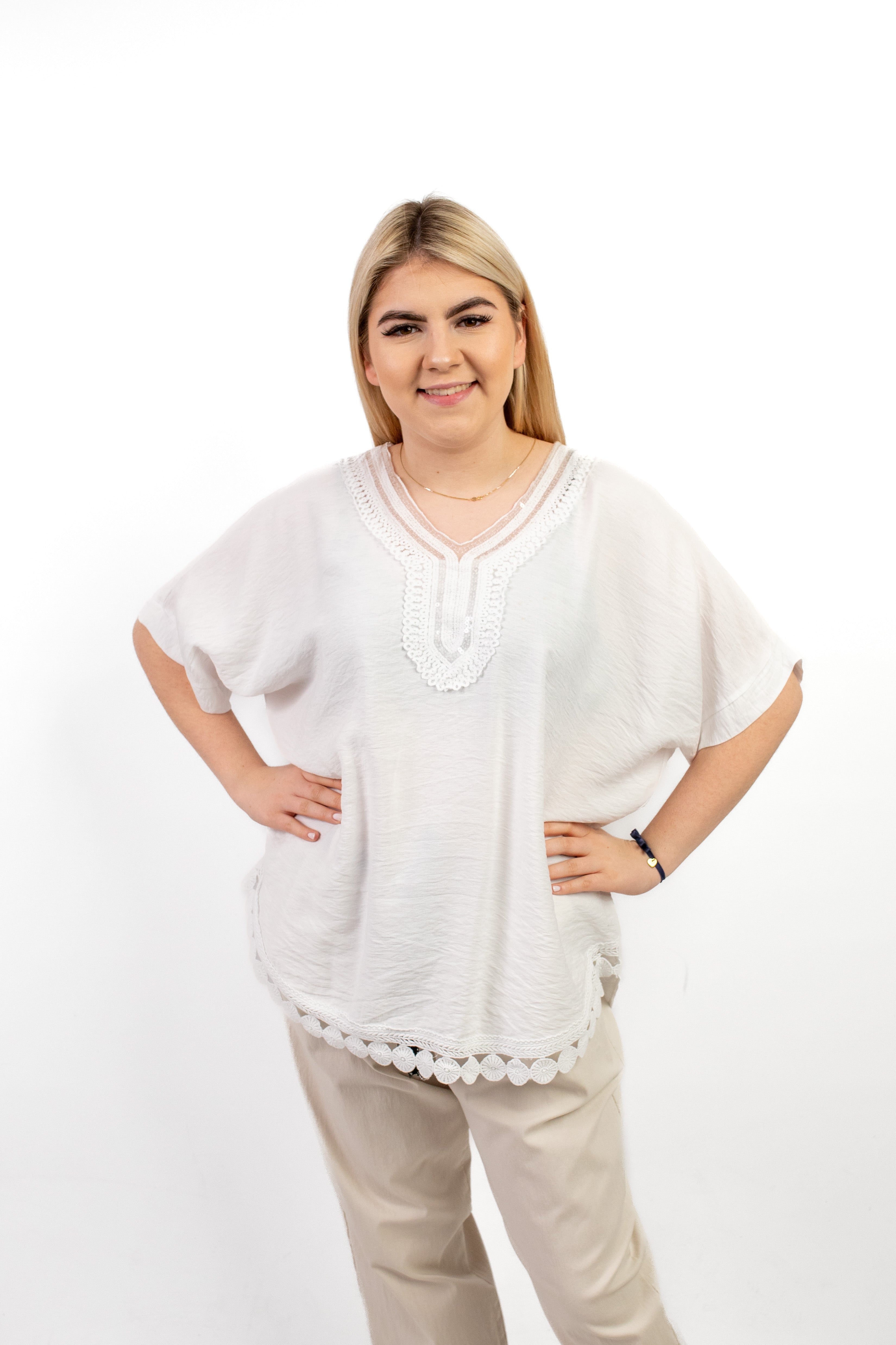 Włoska bluzka oversize z koronkowym wykończeniem Krem