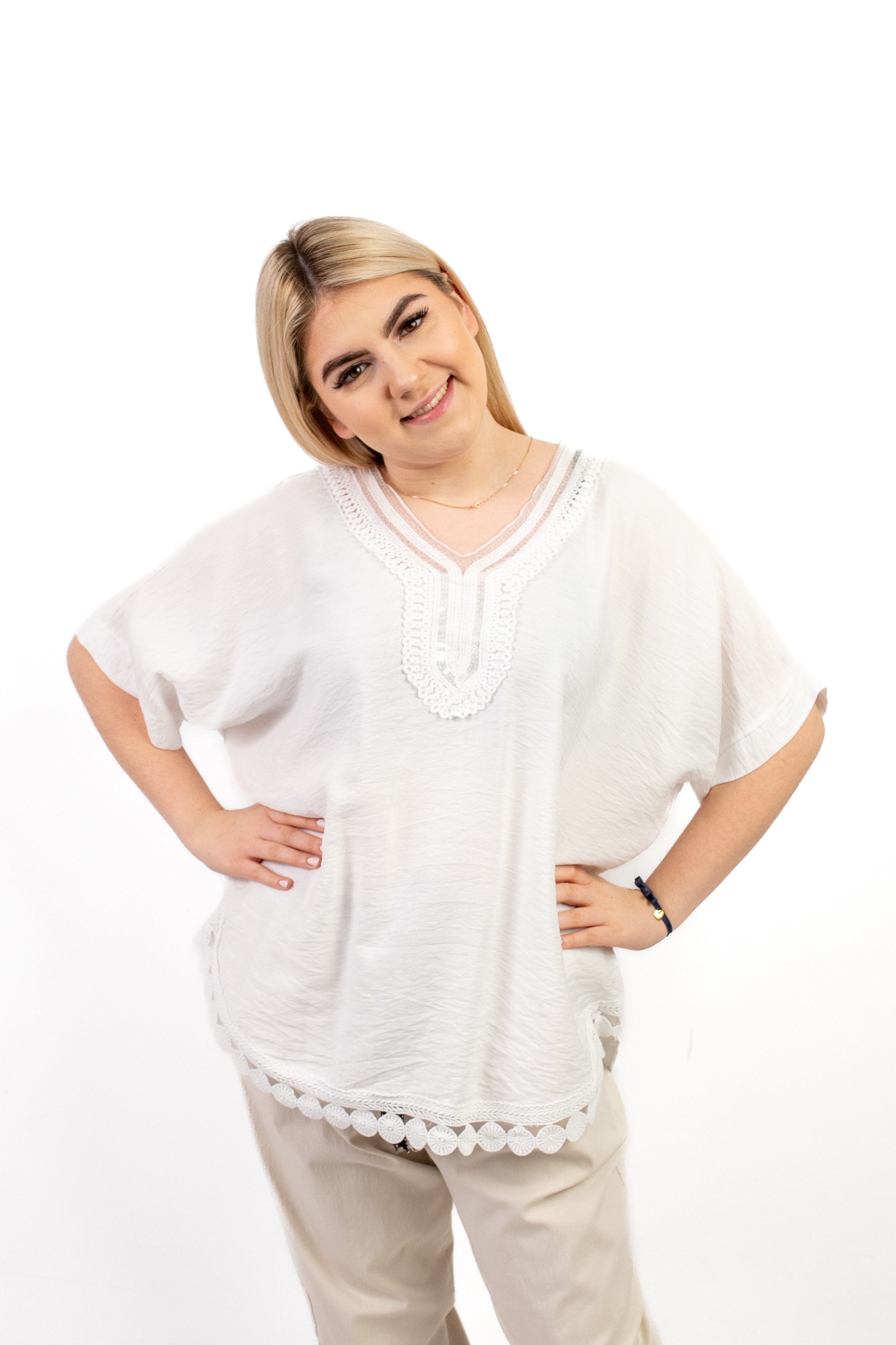 Włoska bluzka oversize z koronkowym wykończeniem Krem