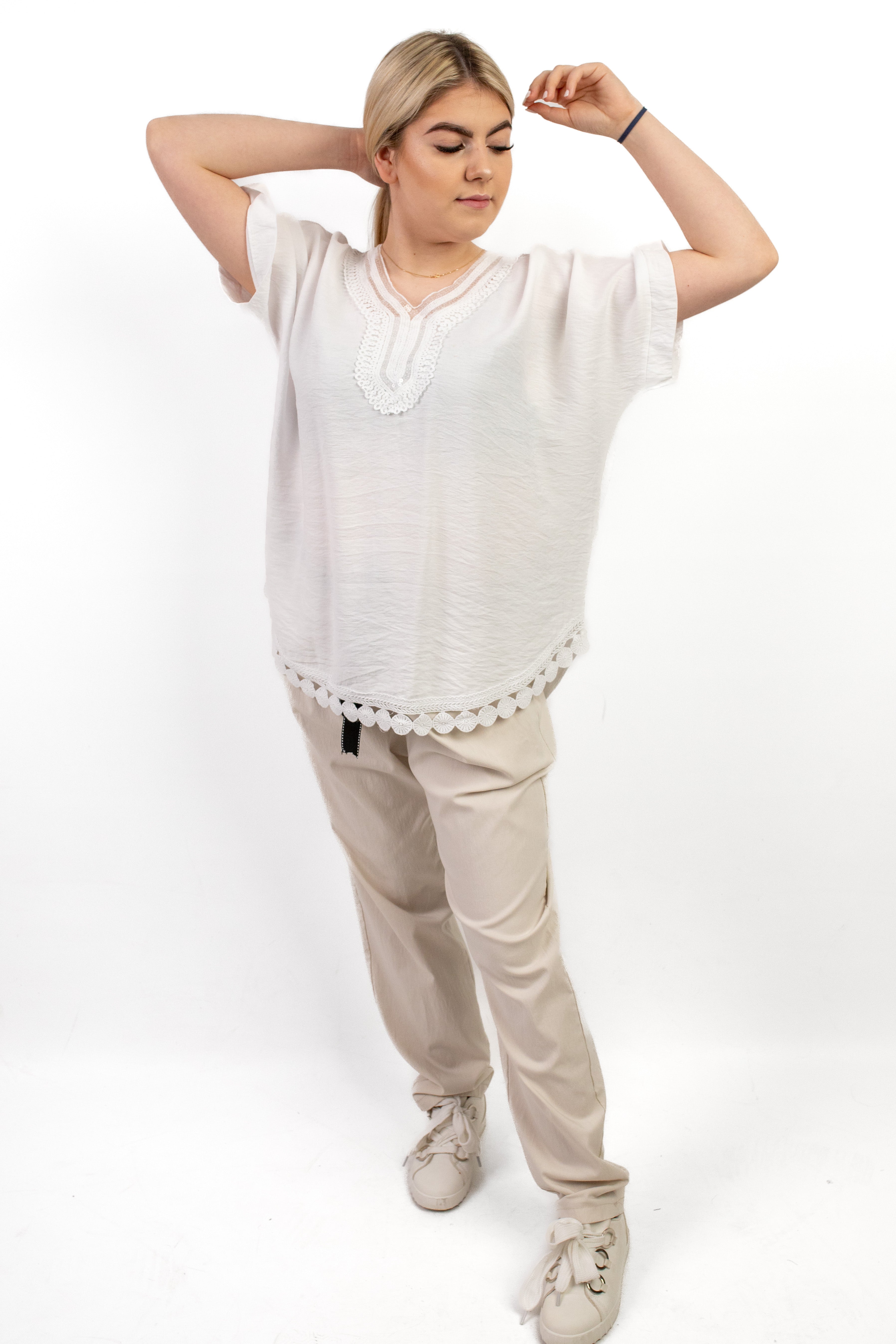 Włoska bluzka oversize z koronkowym wykończeniem Krem