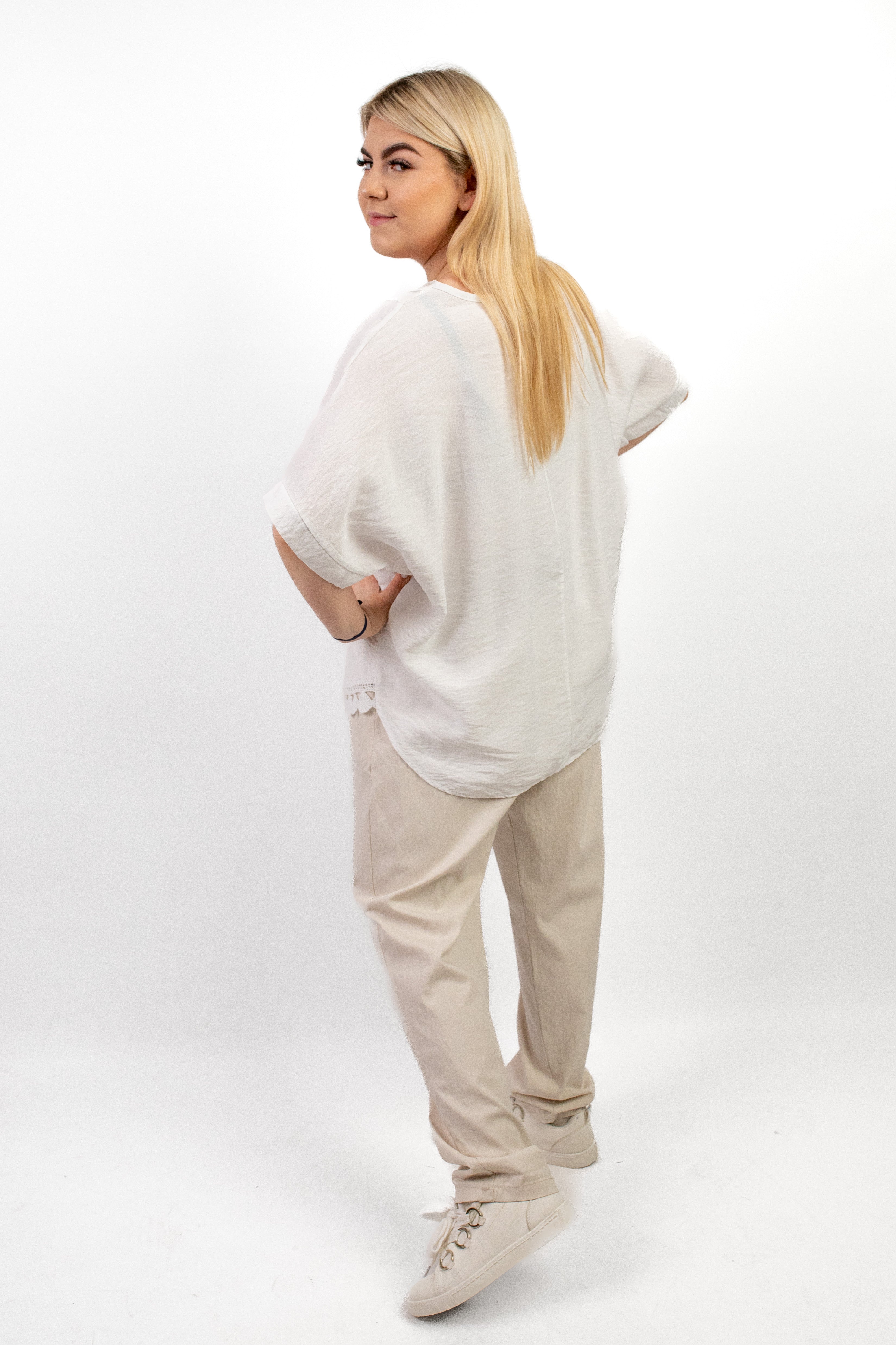 Włoska bluzka oversize z koronkowym wykończeniem Krem