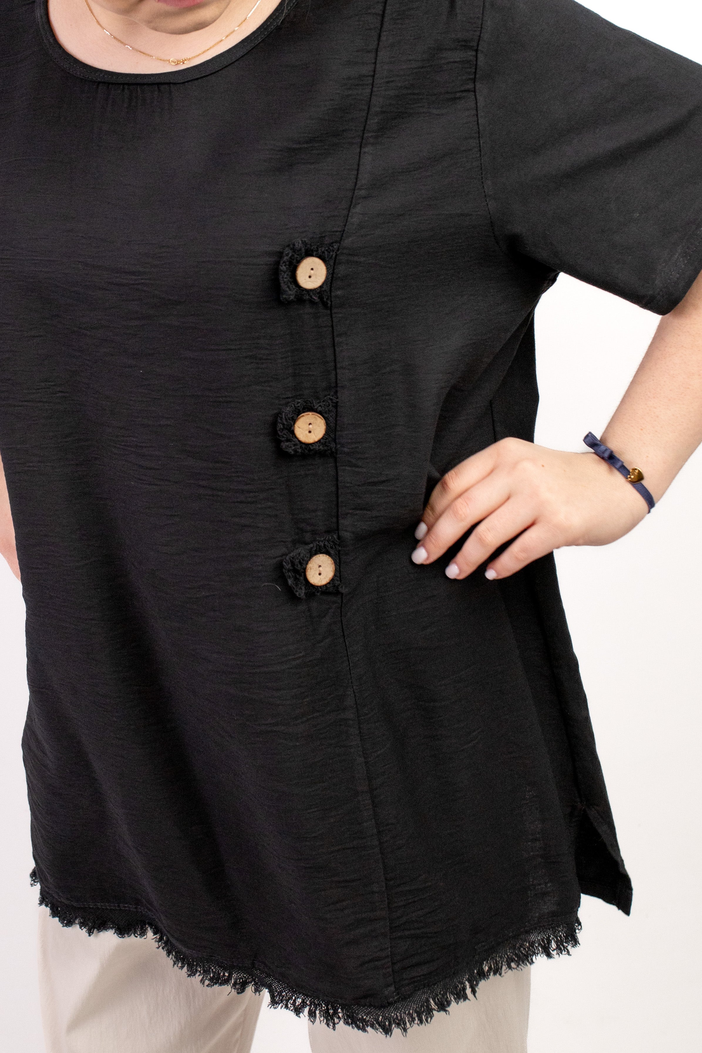 Włoska stylowa damska bluzka z asymetrycznym zdobieniem – wygoda i elegancja na co dzień Czarny