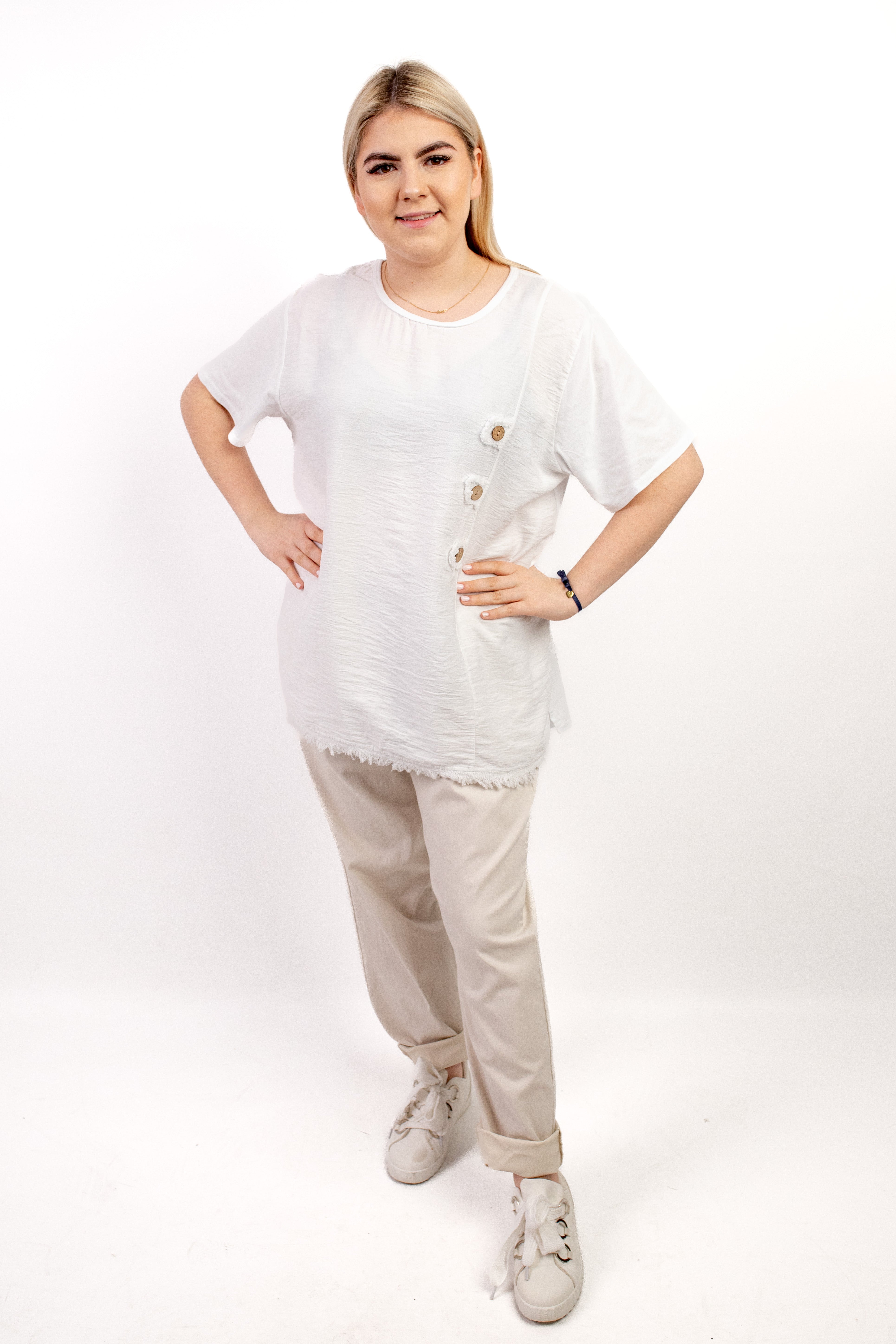 Włoska stylowa damska bluzka z asymetrycznym zdobieniem – wygoda i elegancja na co dzień Krem