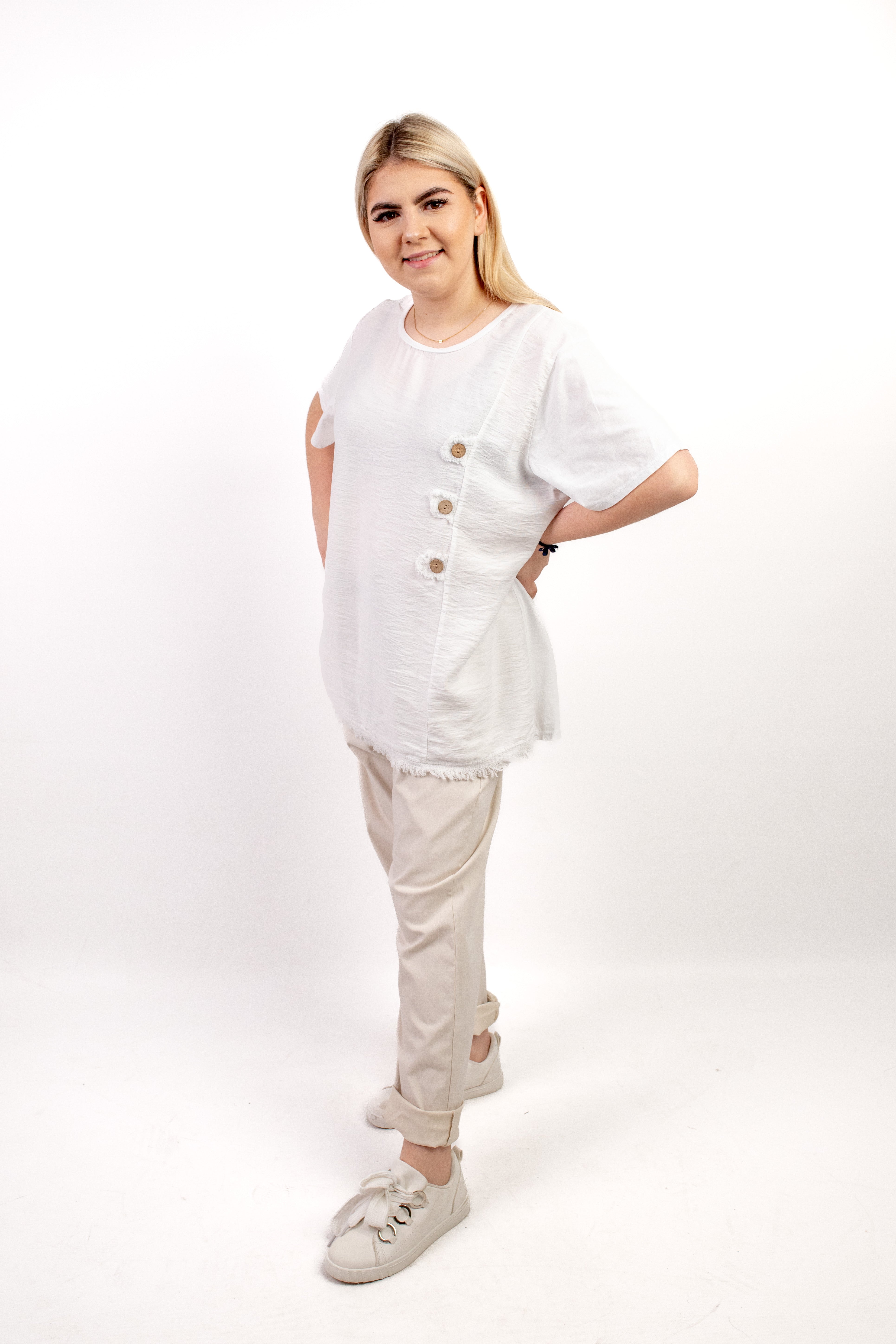 Włoska stylowa damska bluzka z asymetrycznym zdobieniem – wygoda i elegancja na co dzień Krem