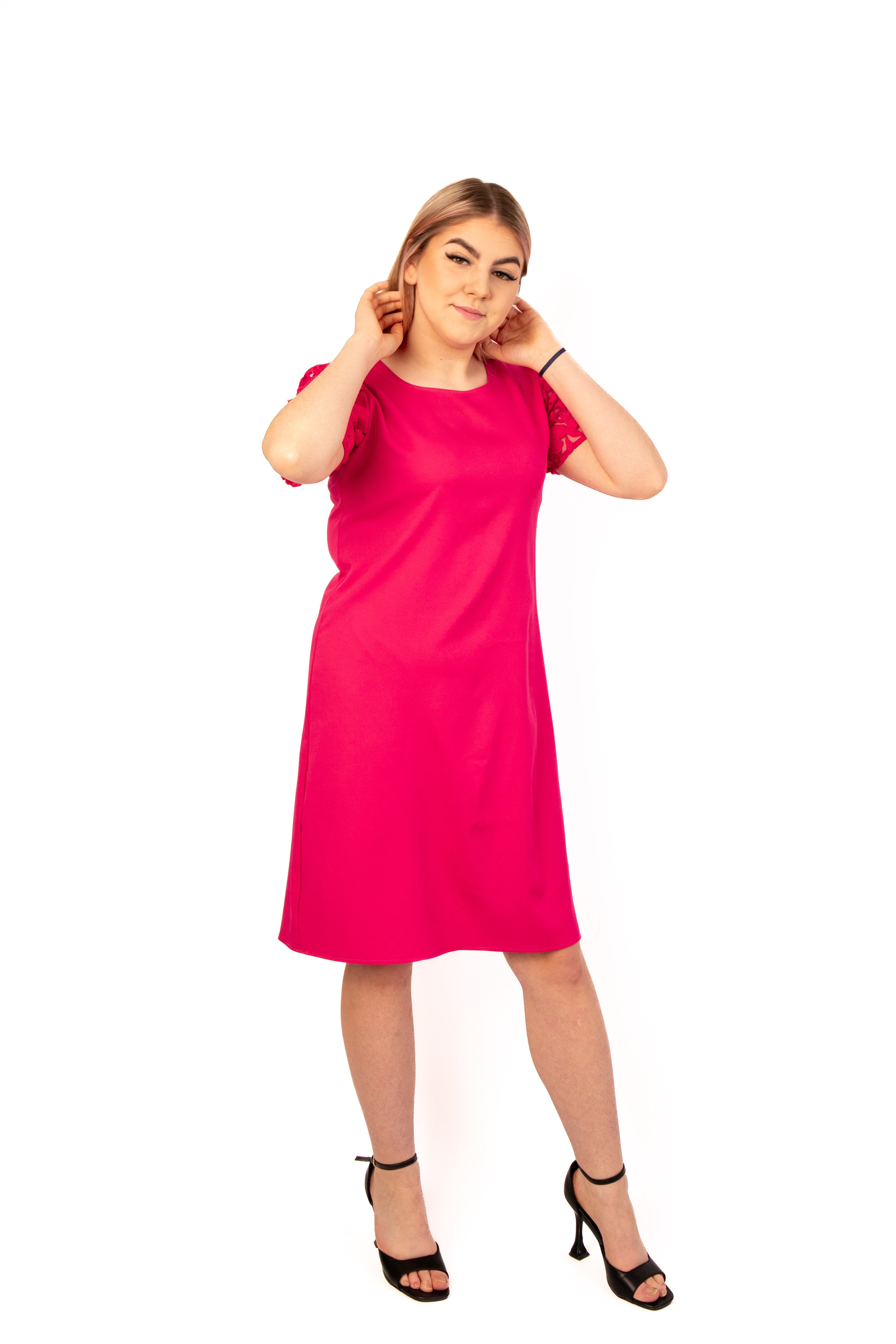 Elegancka modna stylowa sukienka z koronkowym rękawem Fuksja