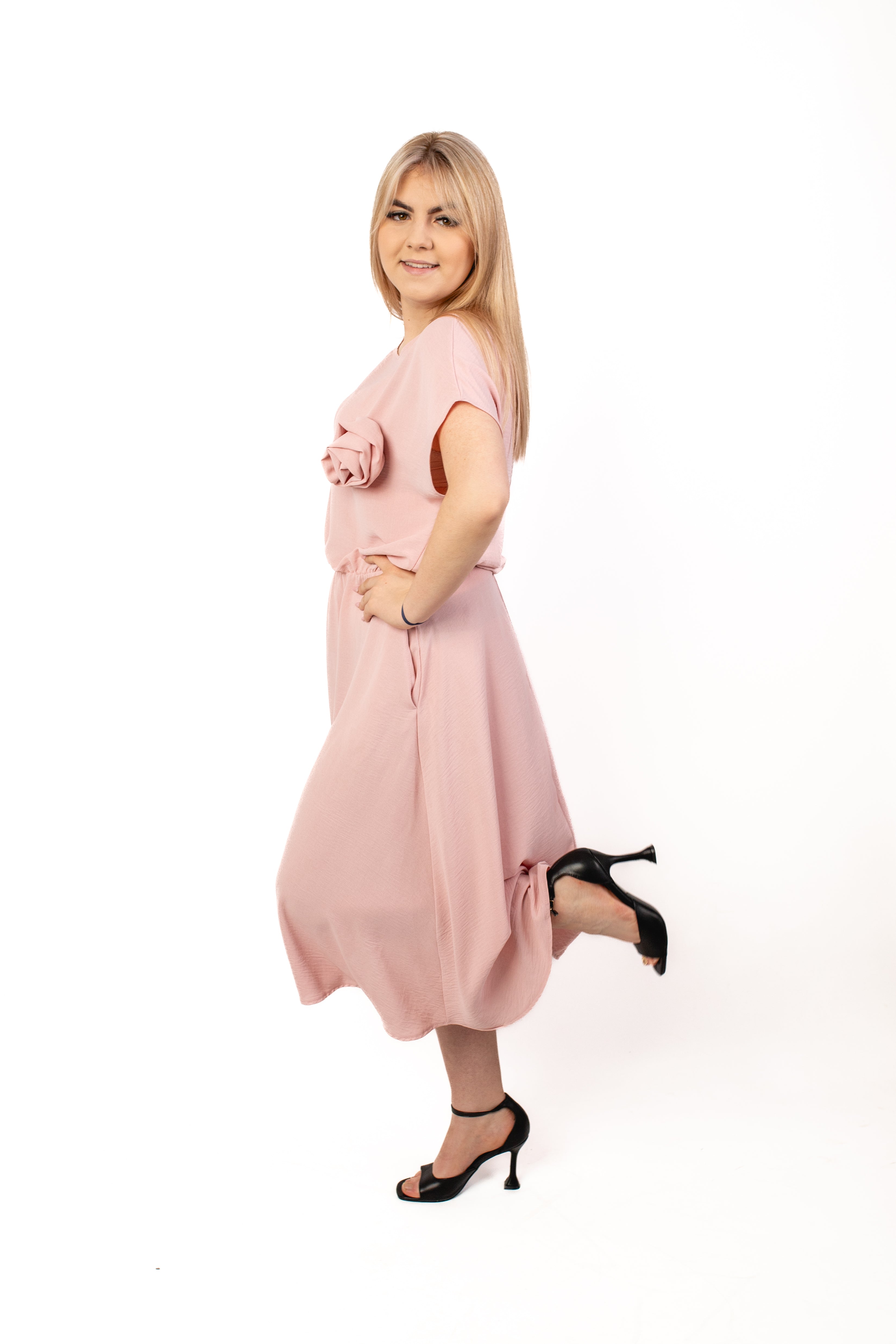 Szykowna zwiena modna sukienka Pudrowy Róż