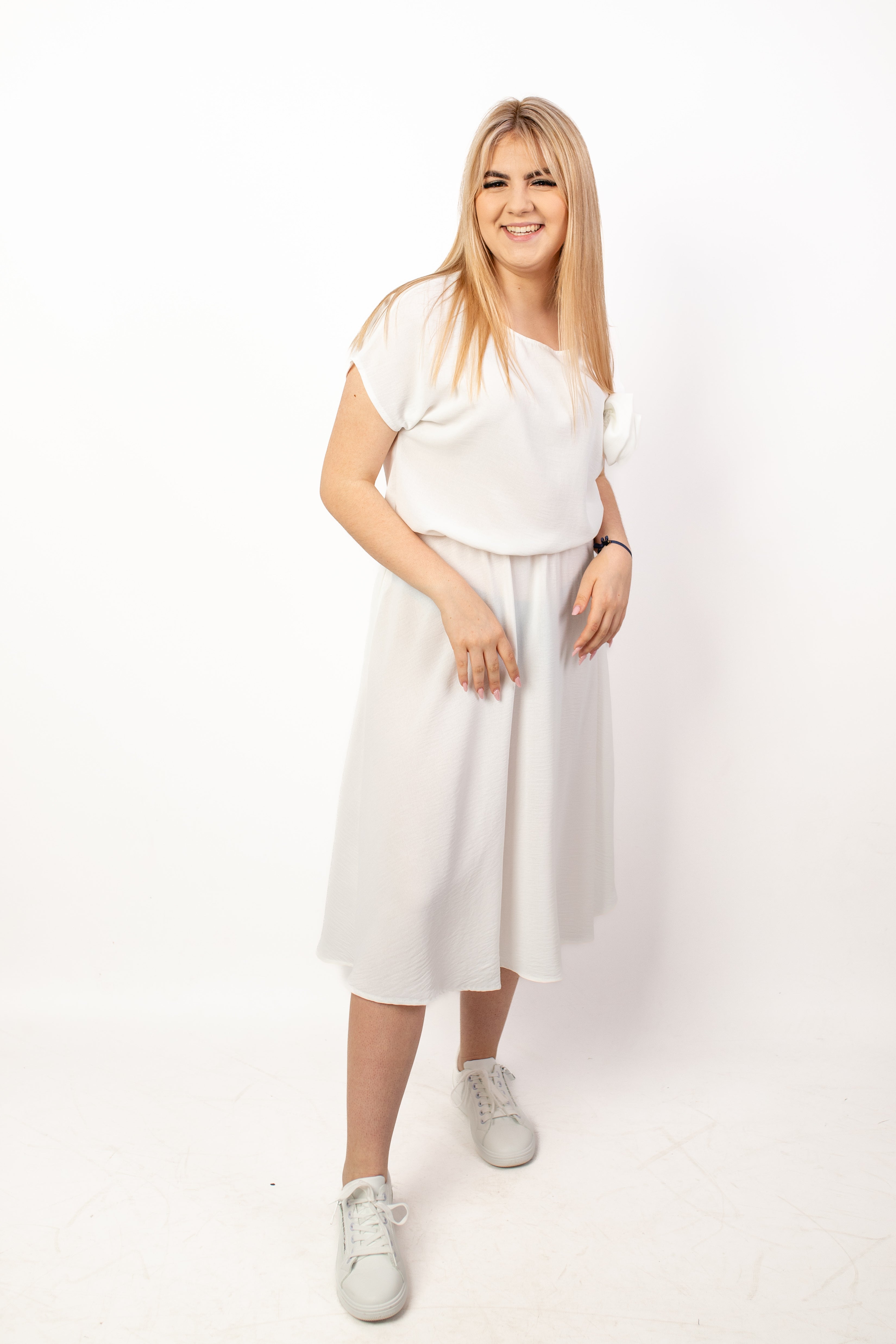 Szykowna zwiena modna sukienka Krem