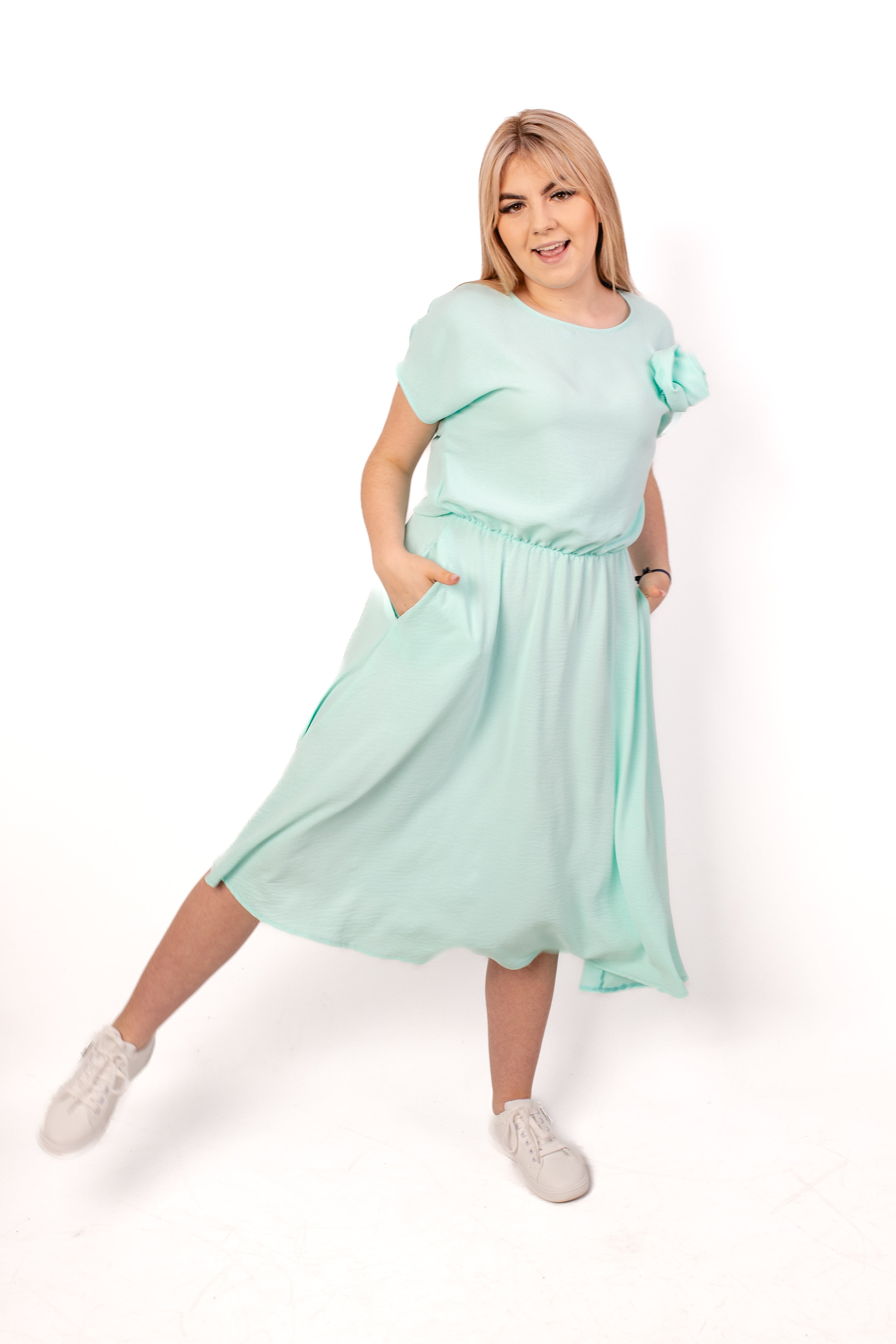 Szykowna zwiena modna sukienka Mięta