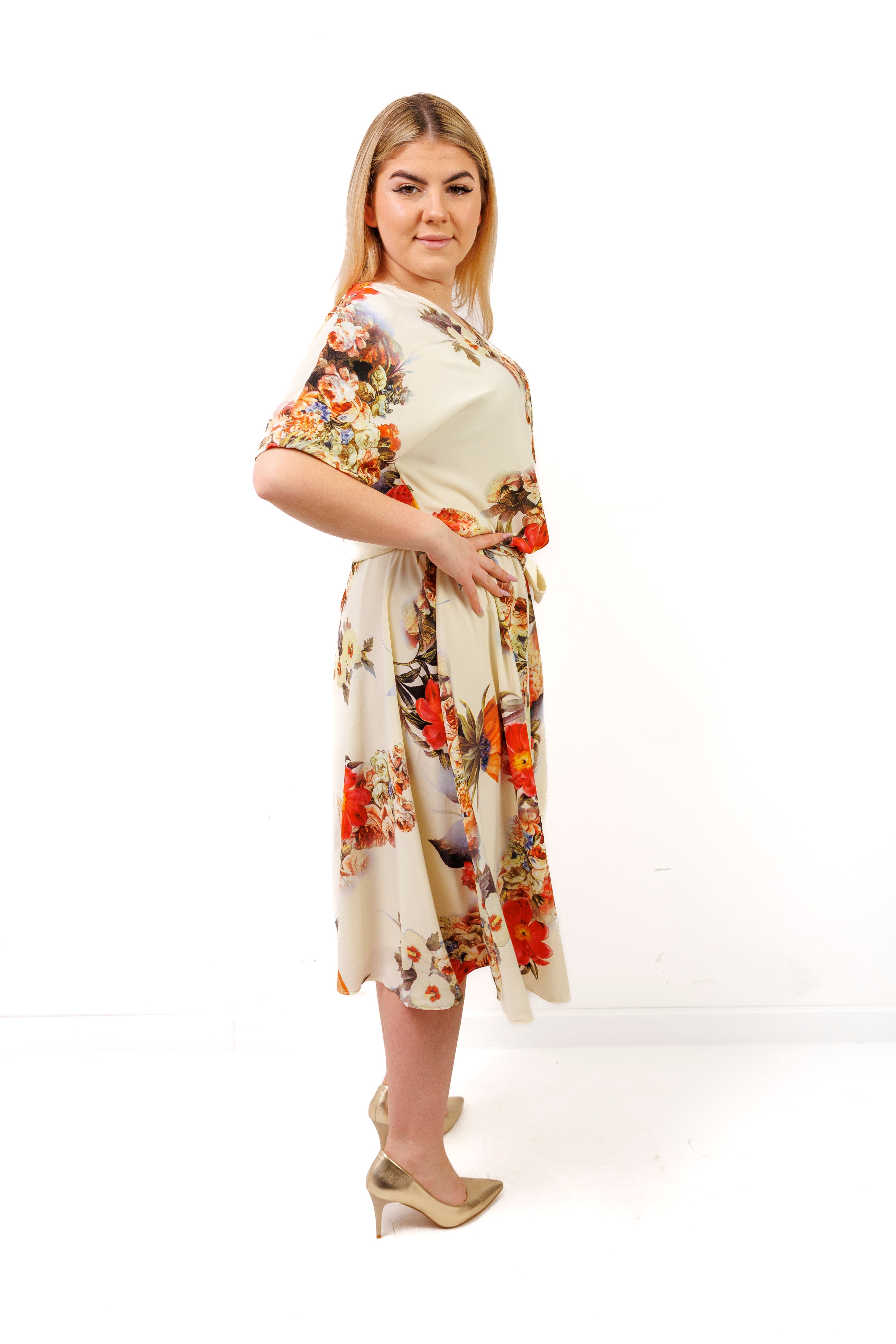 Sukienka jedwabna w kwiaty – duże rozmiary polska produkcja