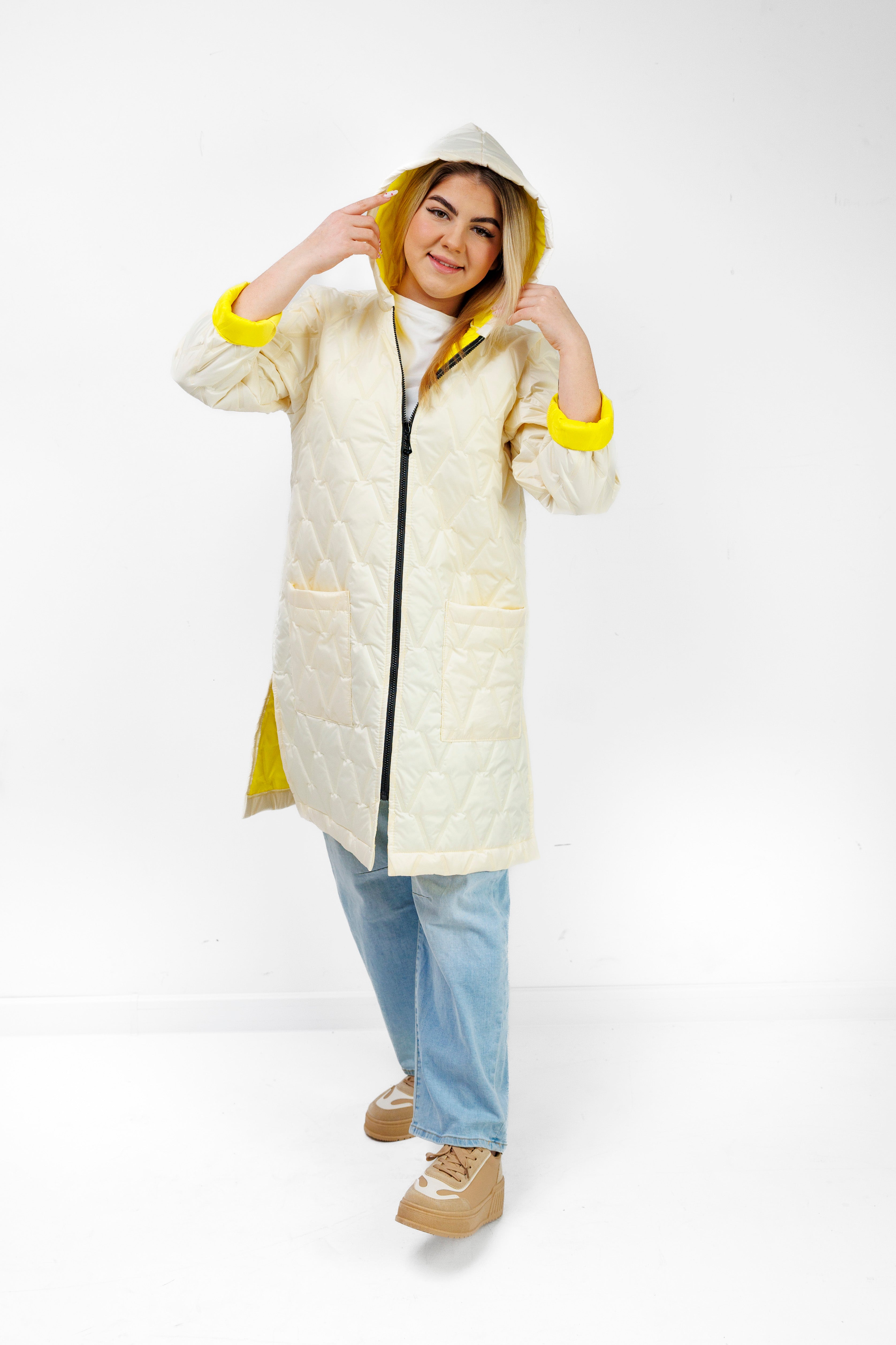 Płaszcz Pikowany Damski z Kapturem i Rozporkami – Polska Produkcja, Duże Rozmiary Żółty