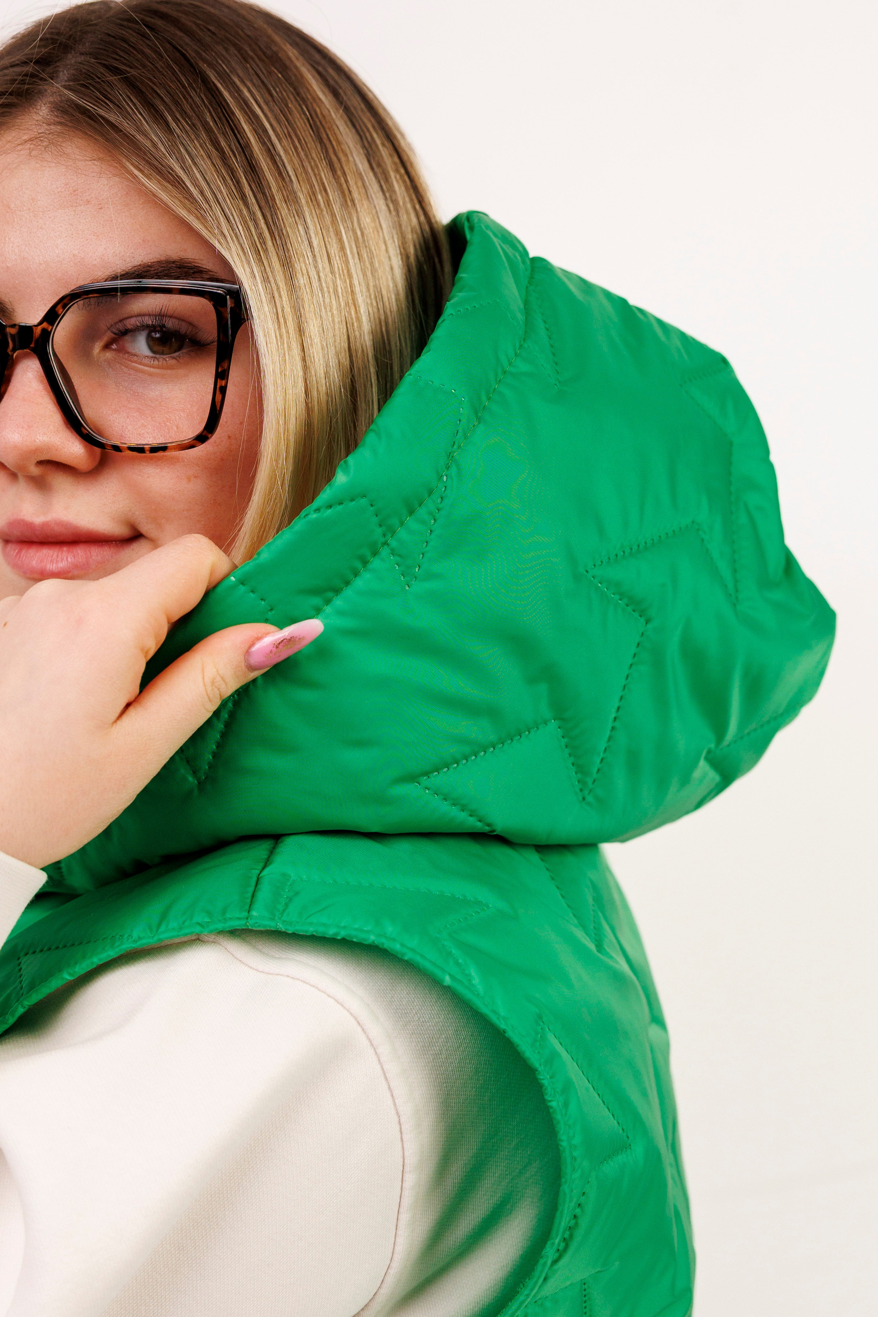 Kamizelka damska plus size pikowana z kapturem polska produkcja Zielony