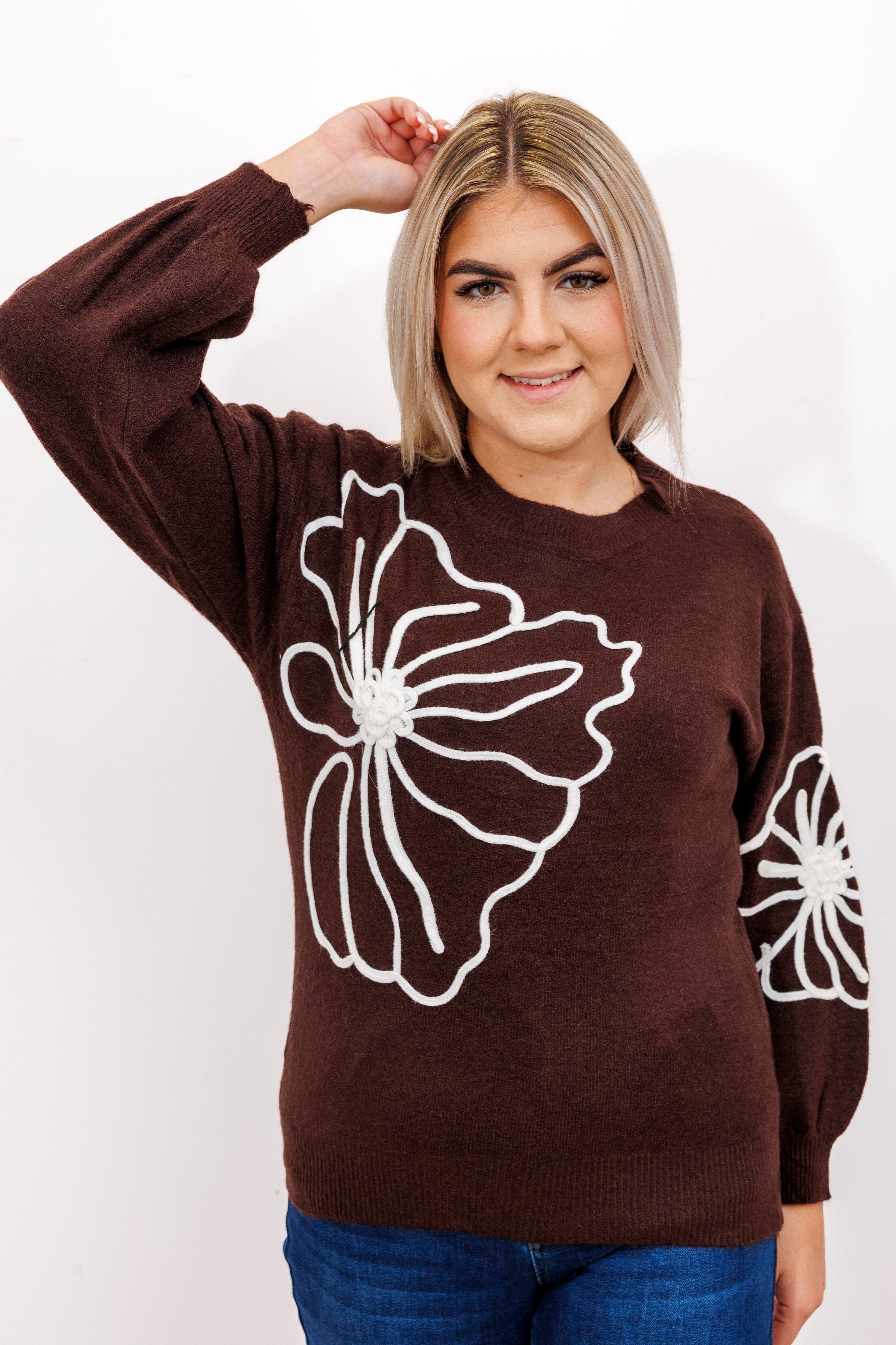 Sweter damski z dekoracyjnymi kwiatami Brąz