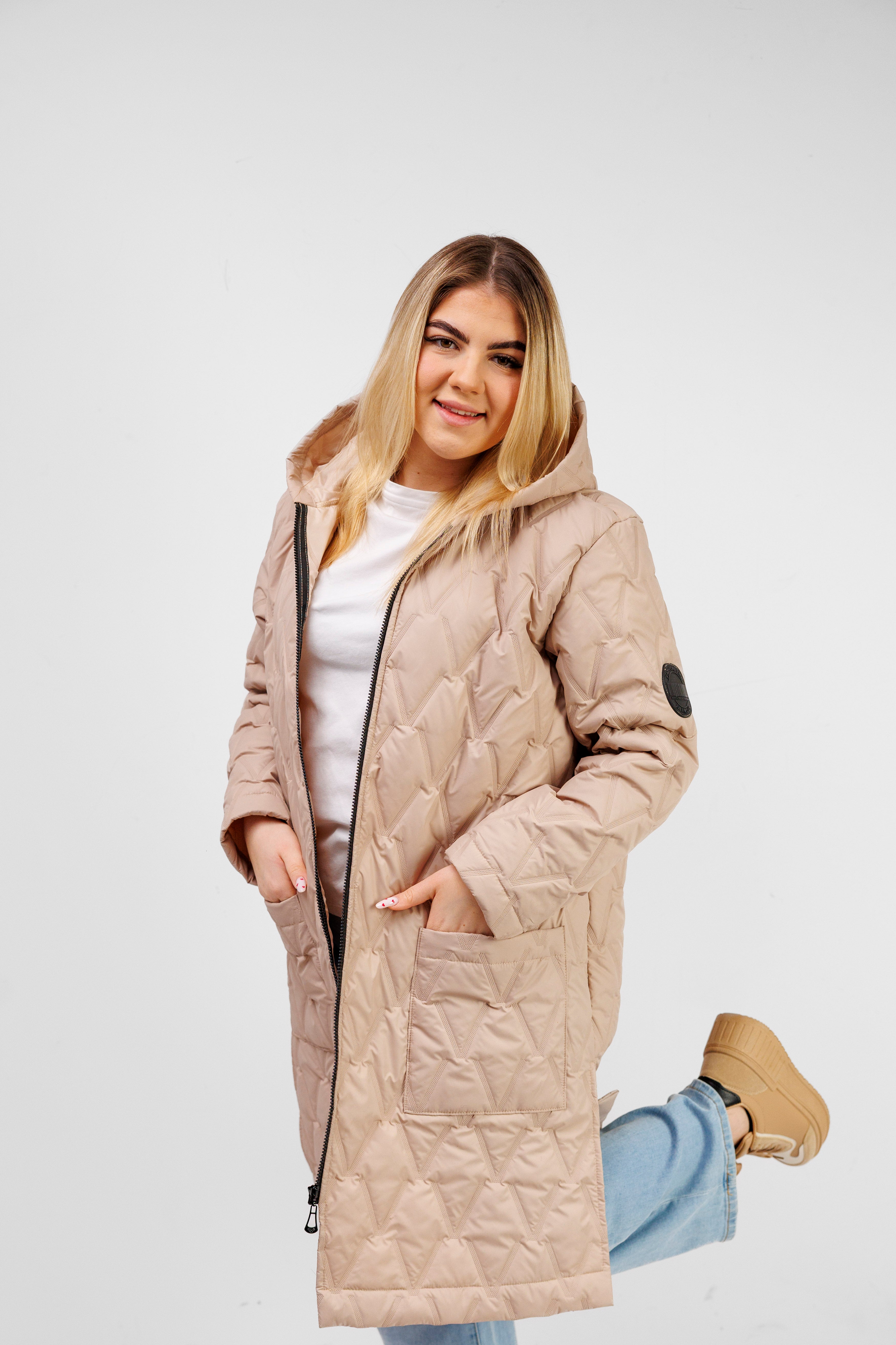 Płaszcz Pikowany Damski z Kapturem i Rozporkami – Polska Produkcja, Duże Rozmiary Beż