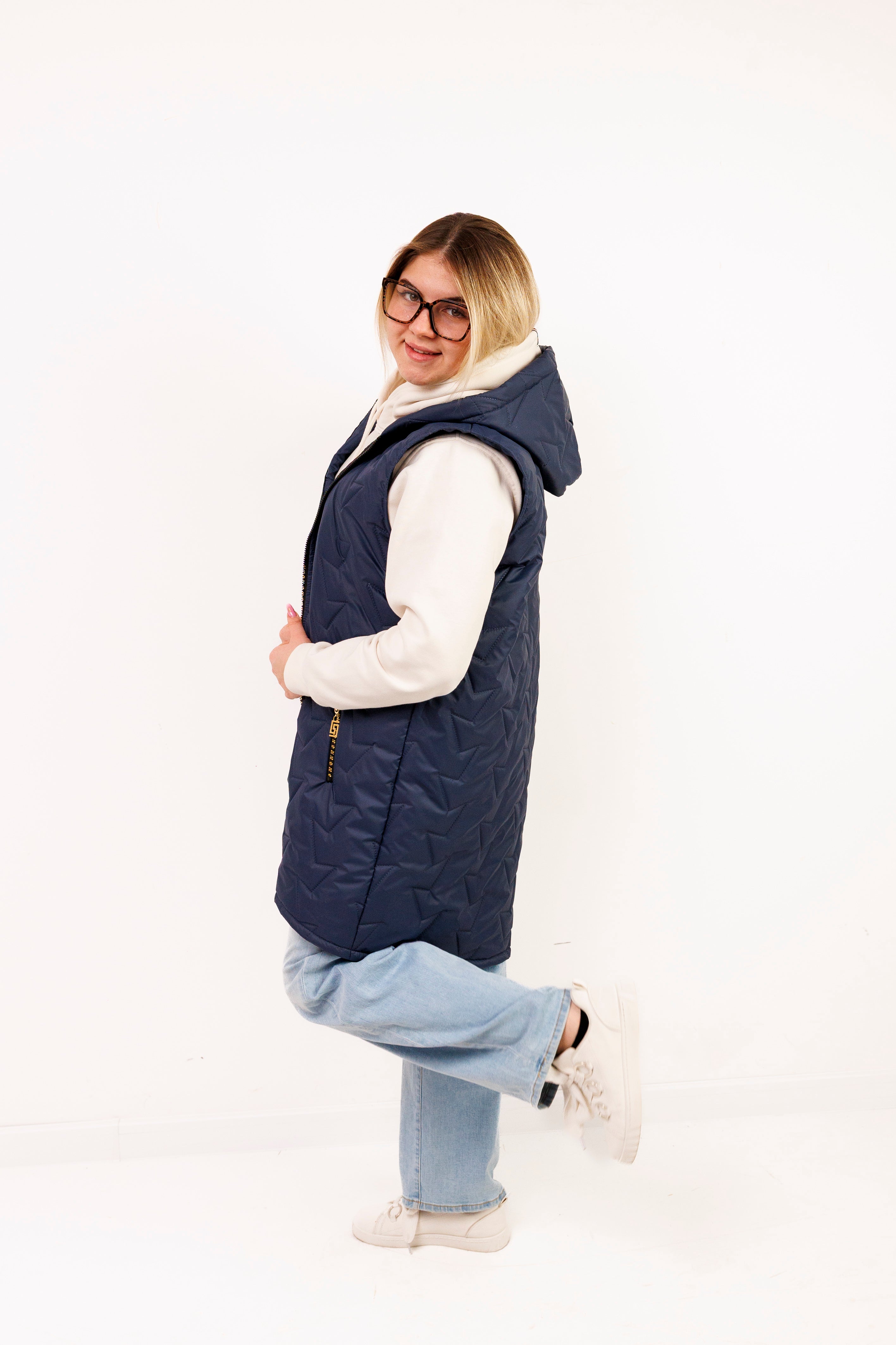 Kamizelka damska plus size pikowana z kapturem polska produkcja Granat