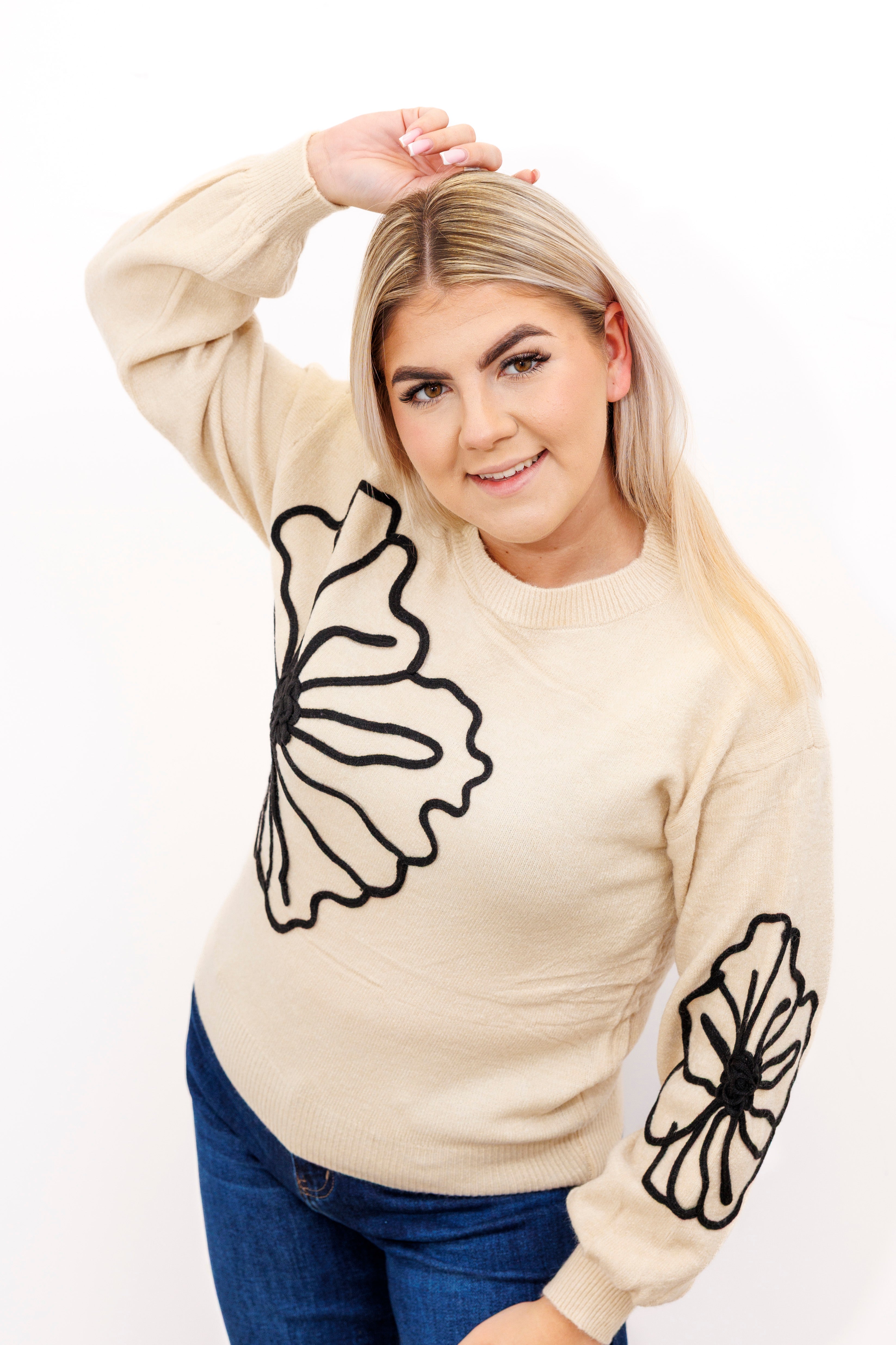 Sweter damski z dekoracyjnymi kwiatami Jasny Beż