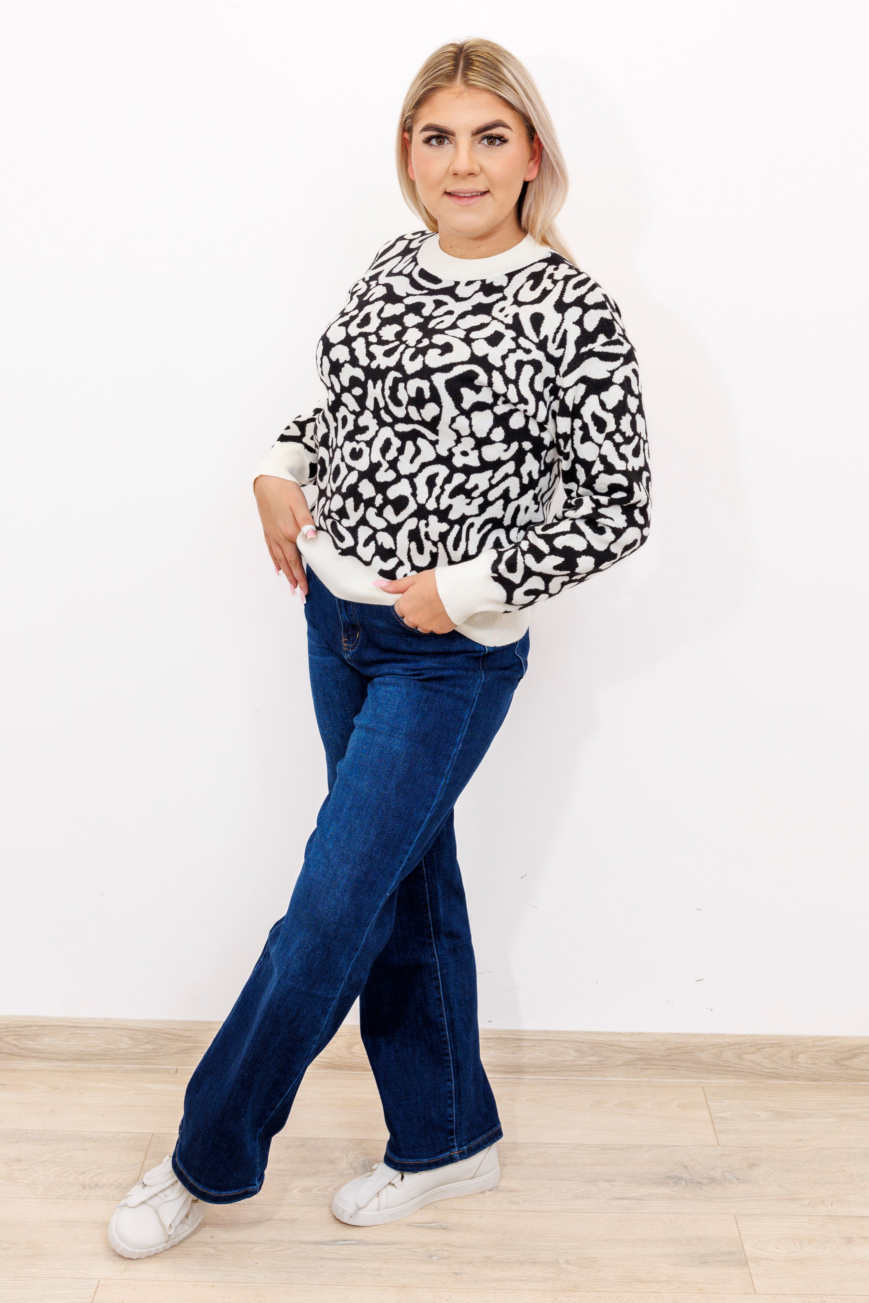 Sweter damski z motywem panterki Wzór 1