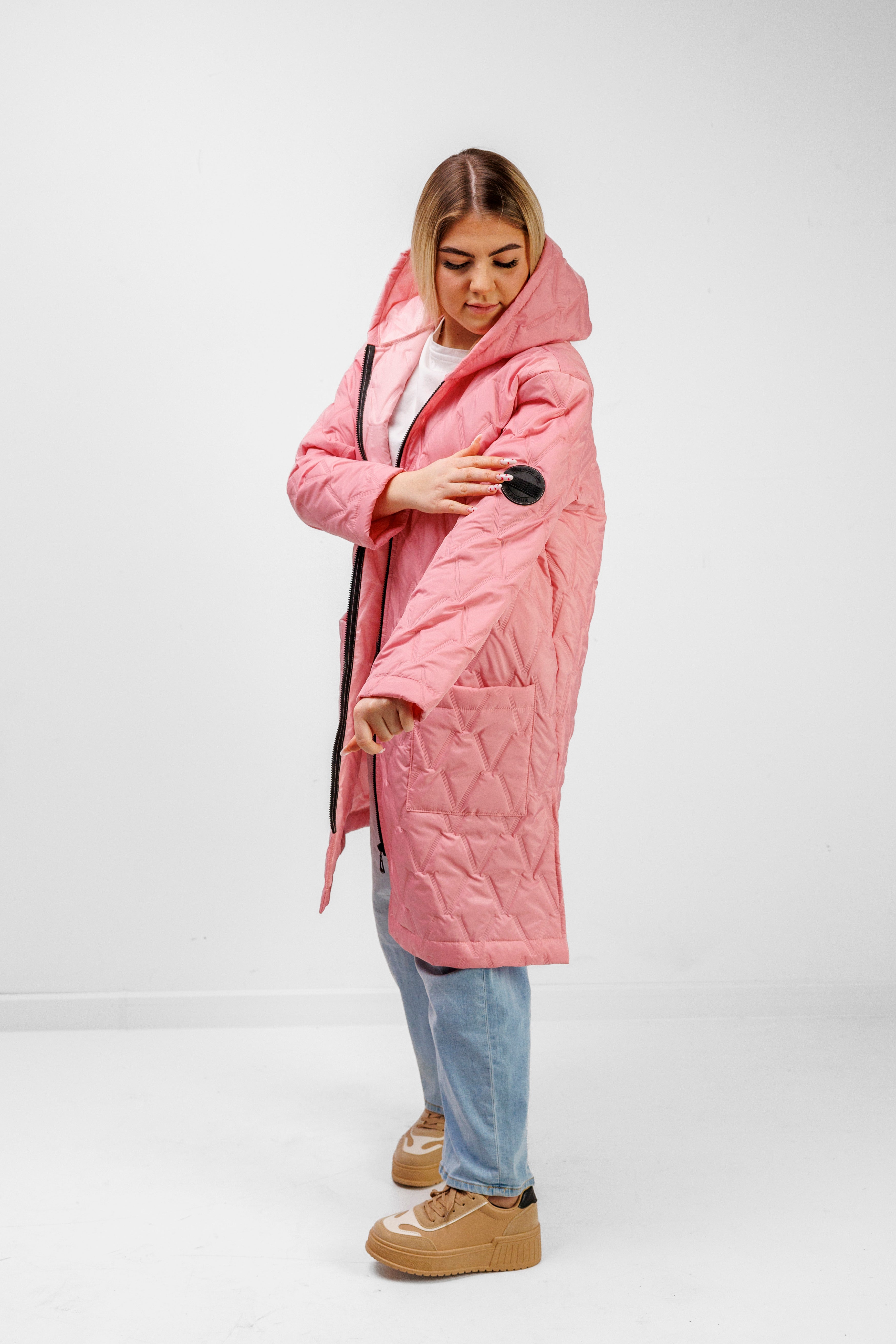 Płaszcz Pikowany Damski z Kapturem i Rozporkami – Polska Produkcja, Duże Rozmiary Cukierek