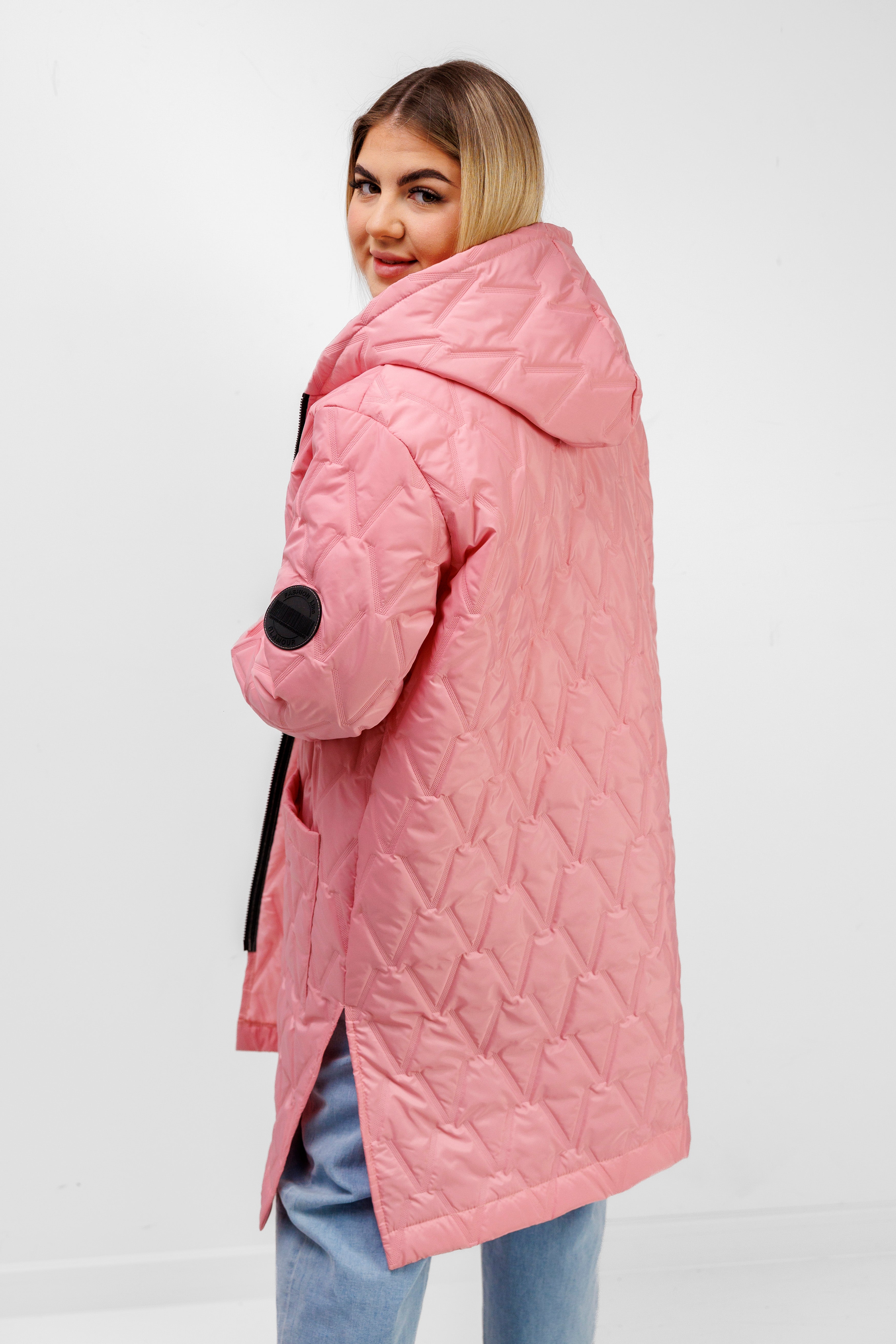 Płaszcz Pikowany Damski z Kapturem i Rozporkami – Polska Produkcja, Duże Rozmiary Cukierek