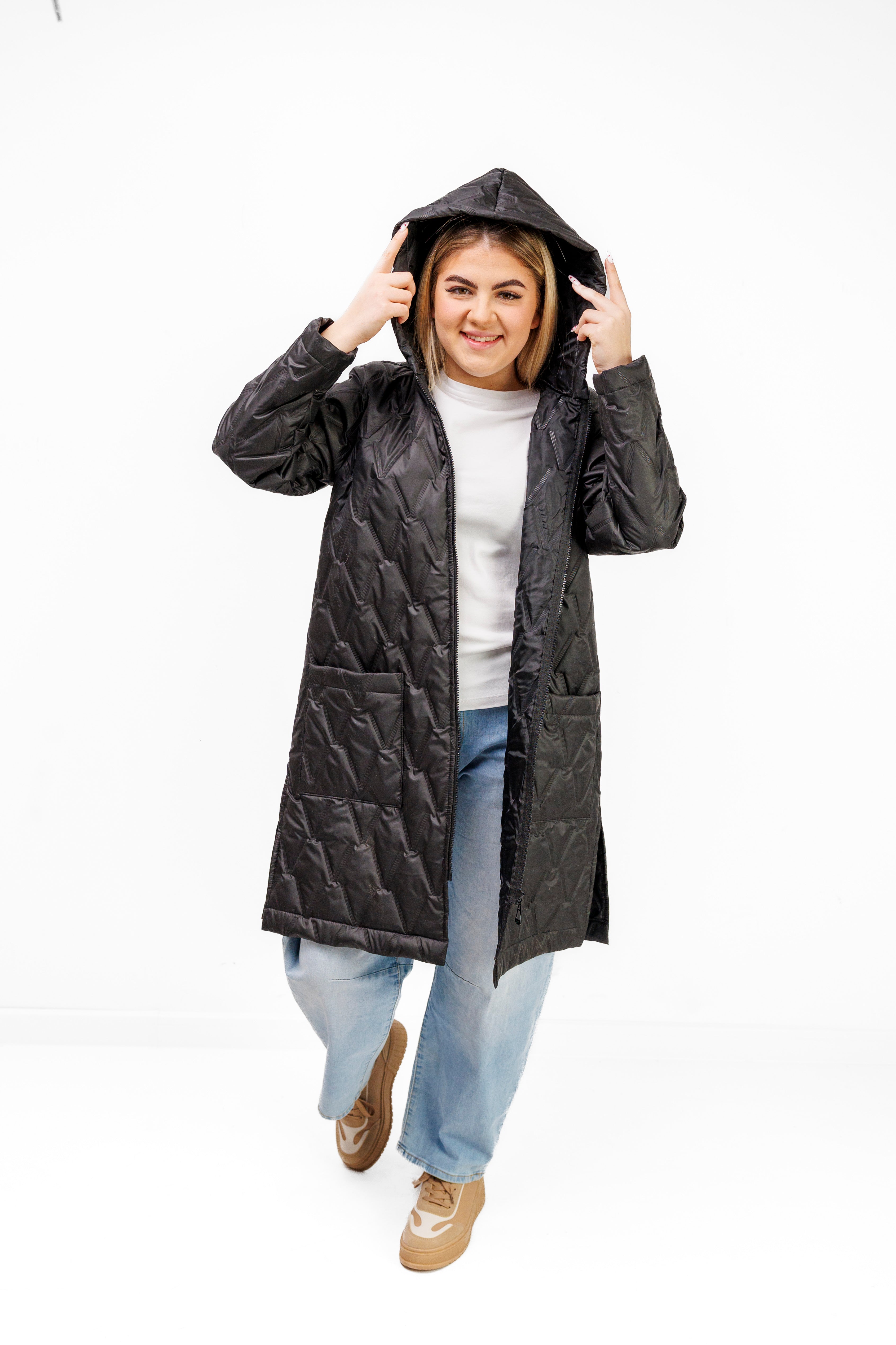 Płaszcz Pikowany Damski z Kapturem i Rozporkami – Polska Produkcja, Duże Rozmiary Czarny