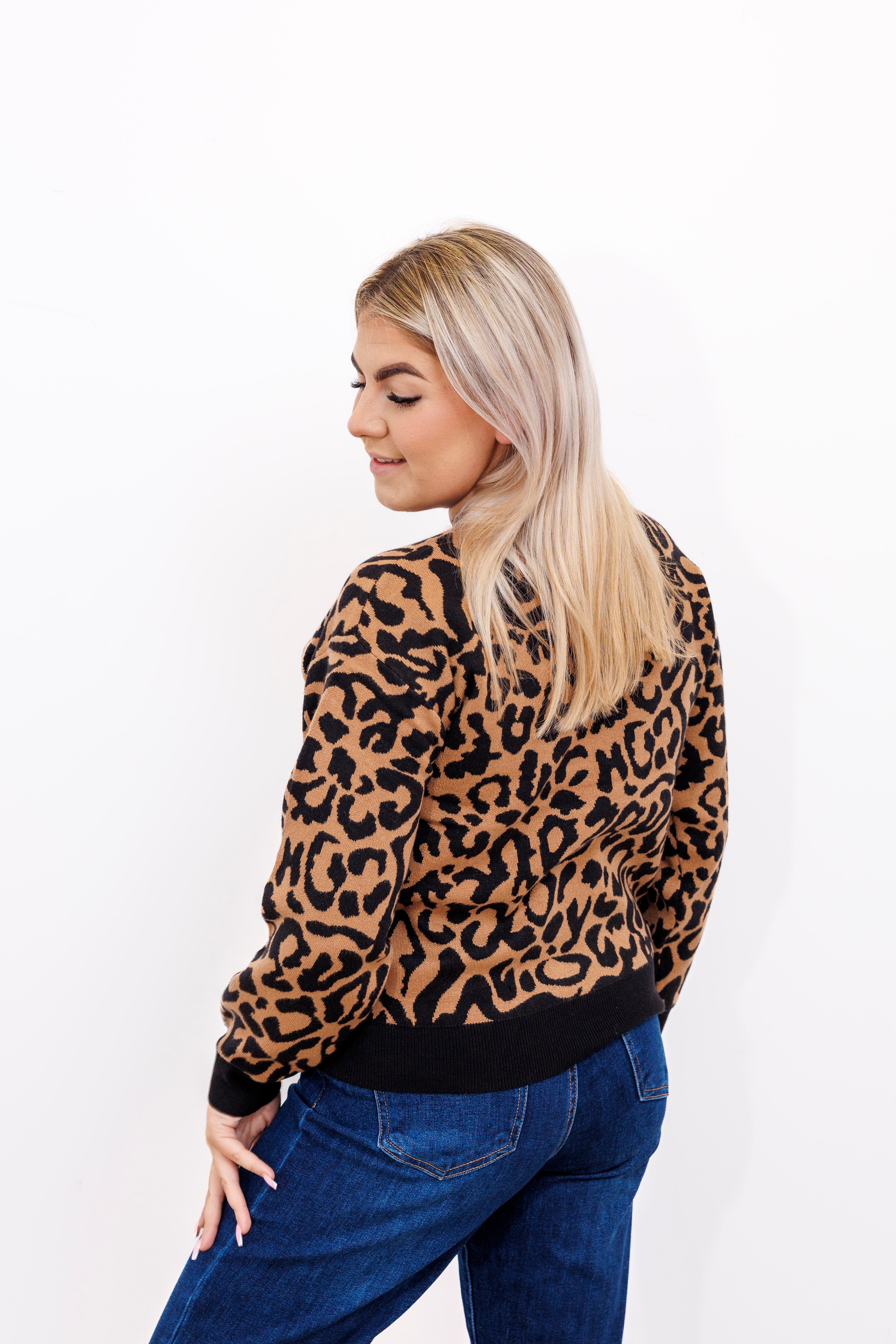 Sweter damski z motywem panterki Wzór 4