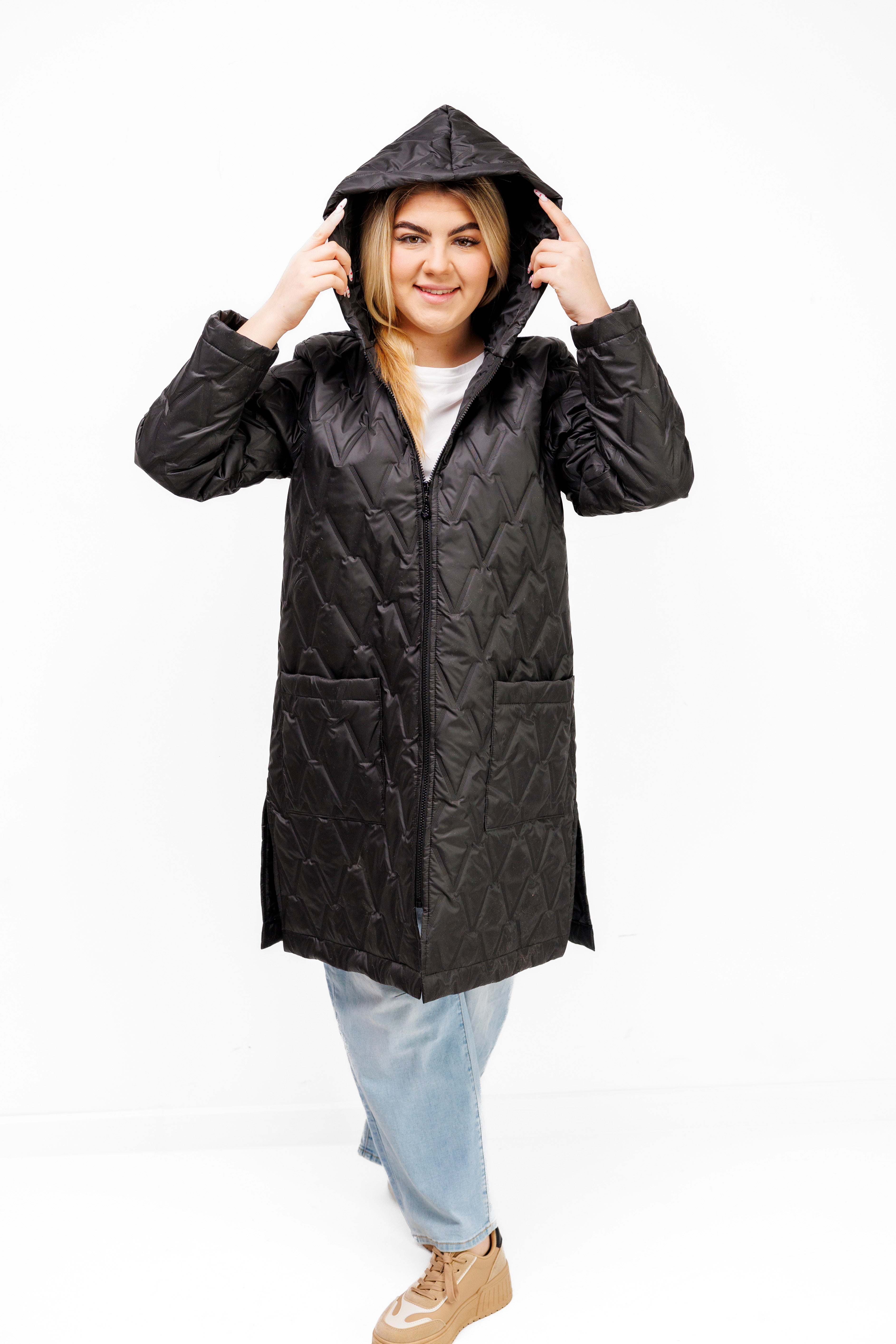 Płaszcz Pikowany Damski z Kapturem i Rozporkami – Polska Produkcja, Duże Rozmiary Czarny