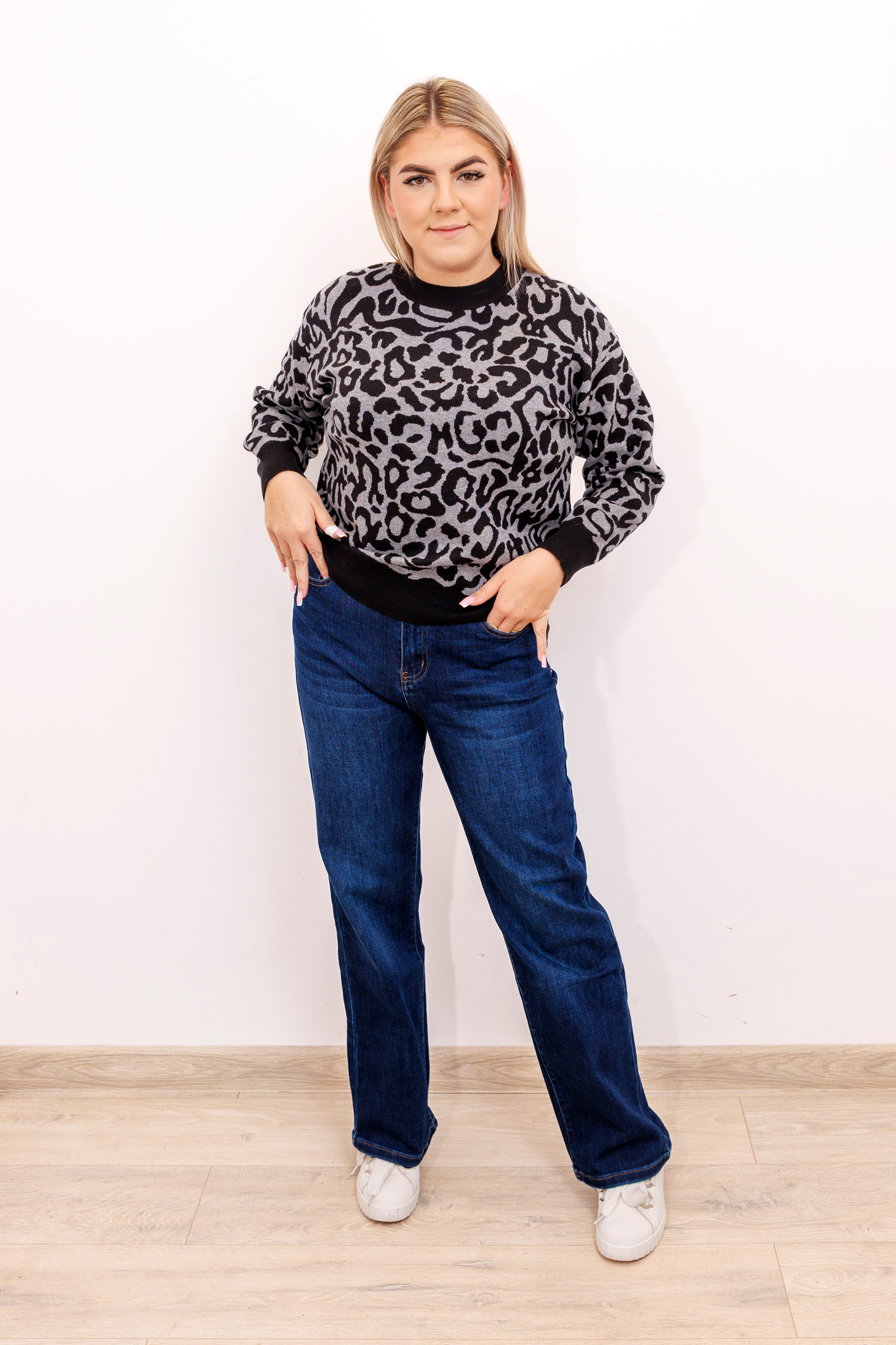 Sweter damski z motywem panterki Wzór 5